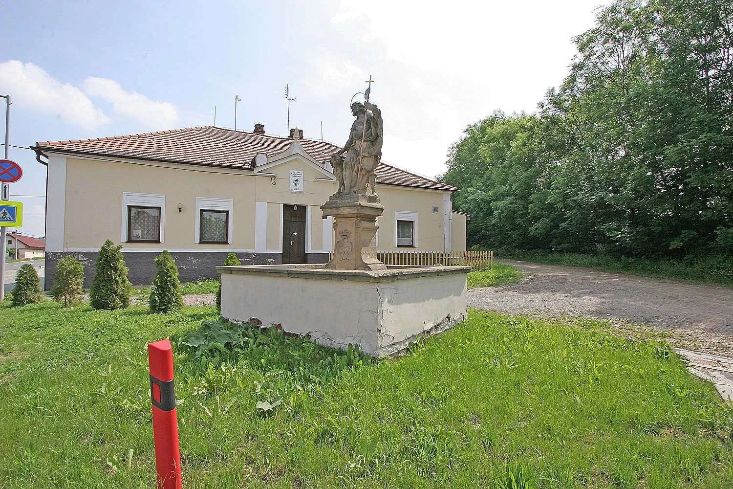 Photo showing: Statue of Saint John the Baptist in Lubno, Hradec Králové District, Czech Republic