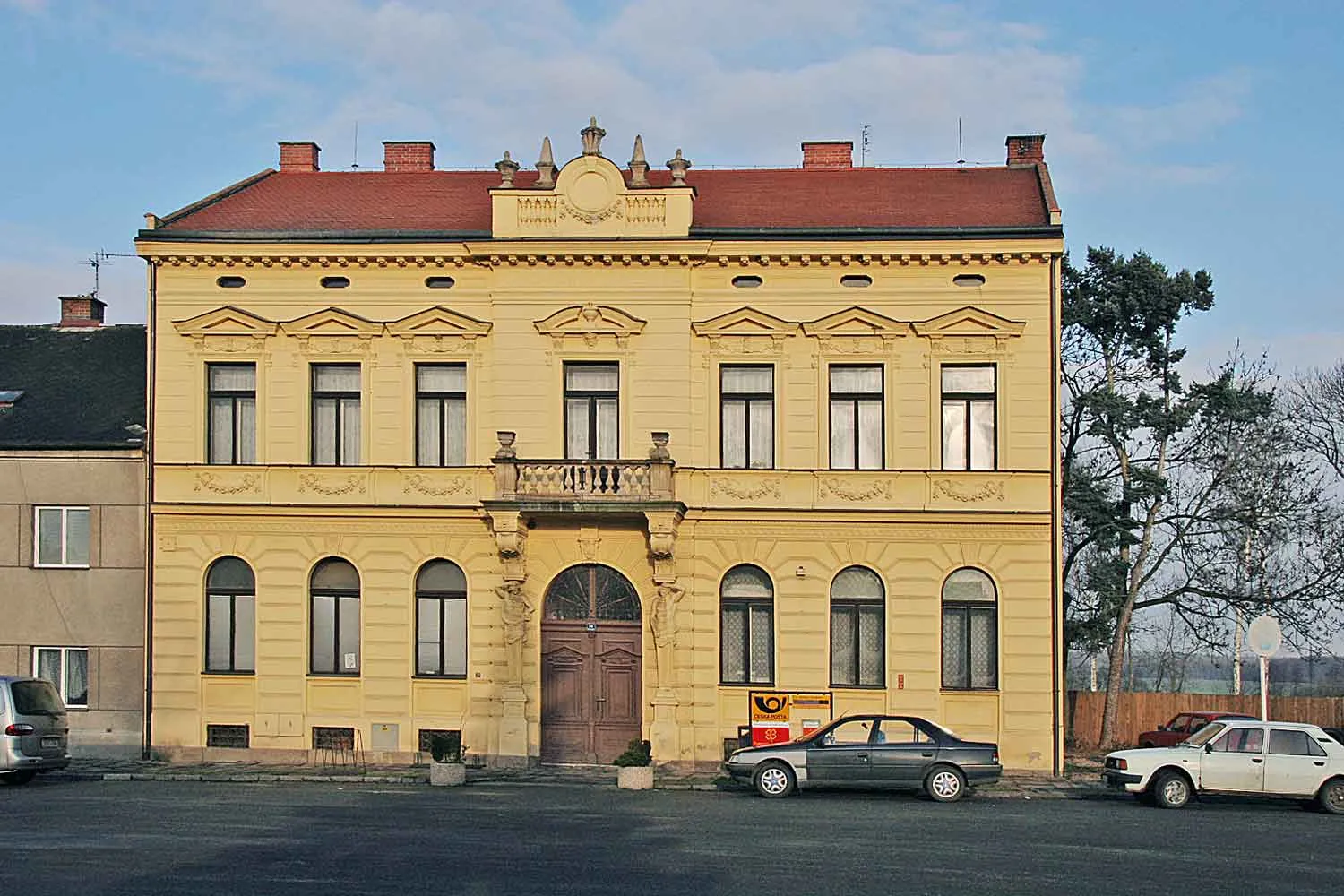 Photo showing: Budova pošty v Nechanicích, Nechanice, district Hradec Králové, Czech Republic
autor: Prazak

Date: 3. 2006