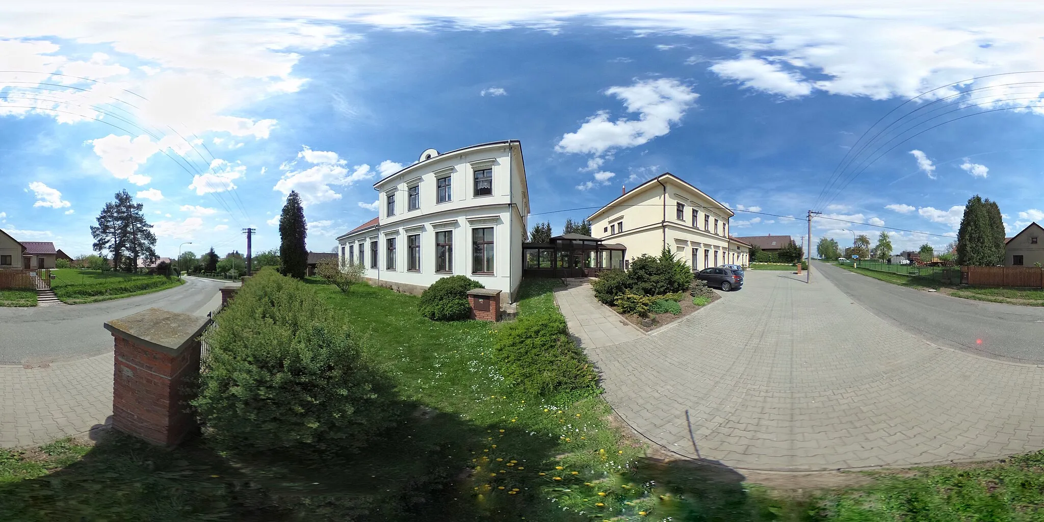 Photo showing: Elementary school in Mžany