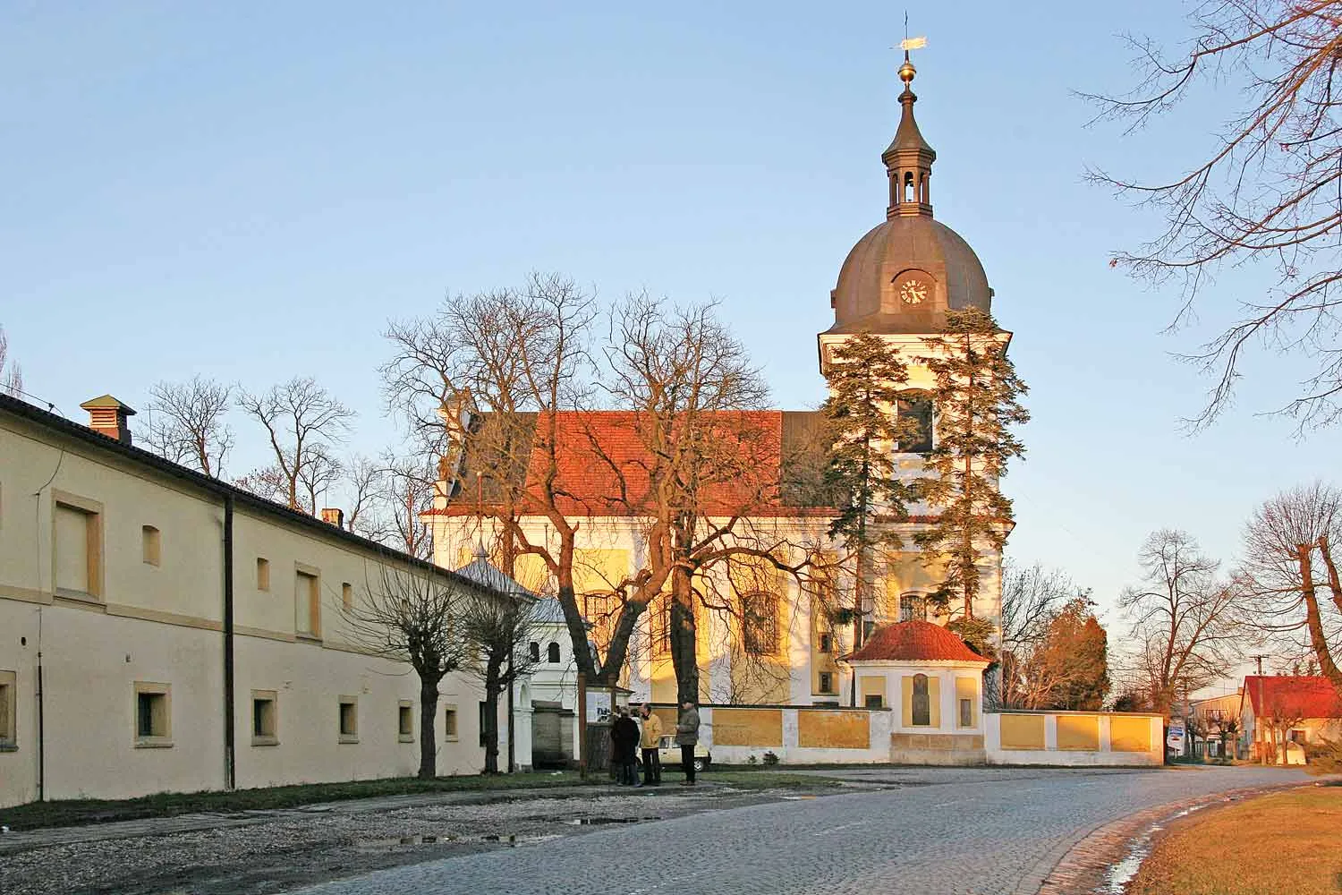 Photo showing: Church of St Clement in Dobřenice, Czech Republic.
