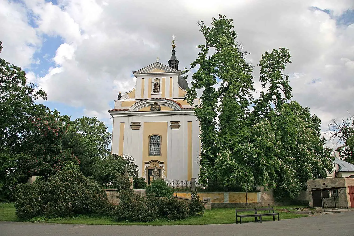 Photo showing: Church of St Clement in Dobřenice, Czech Republic.