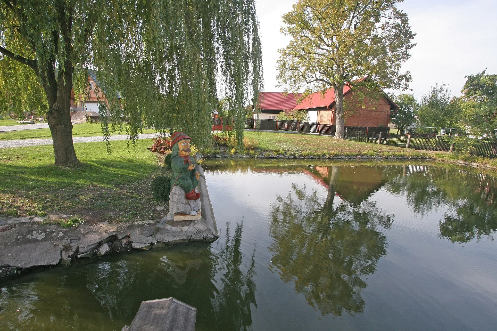 Photo showing: Divecký vodník
Camera location 50° 14′ 24.4″ N, 15° 55′ 17″ E View this and other nearby images on: OpenStreetMap 50.240110;   15.921389

This file was created as a part of the photographic program of Wikimedia Czech Republic. Project: Foto českých obcí The program supports Wikimedia Commons photographers in the Czech Republic.