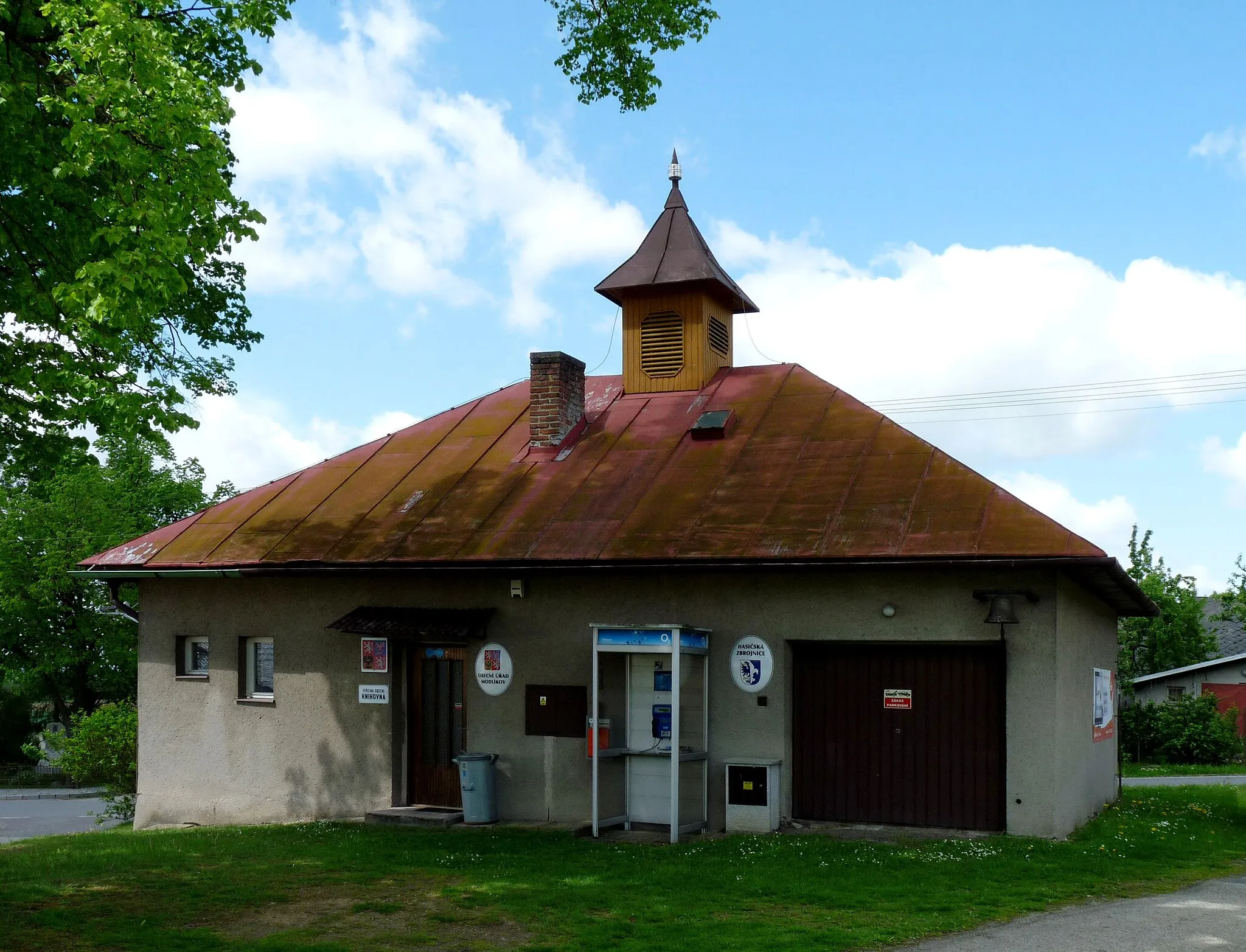 Photo showing: Municipal office building in the village of Modlíkov, Havlíčkův Brod District, Vysočina Region, Czech Republic.