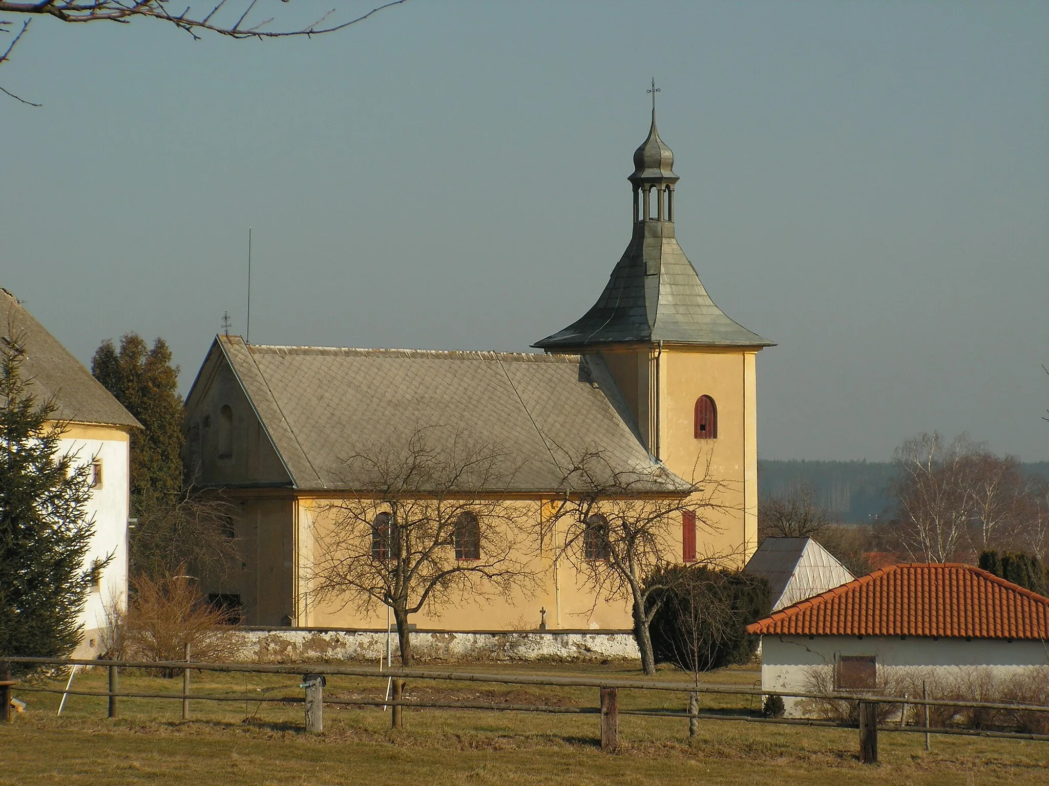 Photo showing: Hřbitovní kostel sv. Kříže ve vsi Dobrnice (součást obce Leština u Světlé v kraji Vysočina)