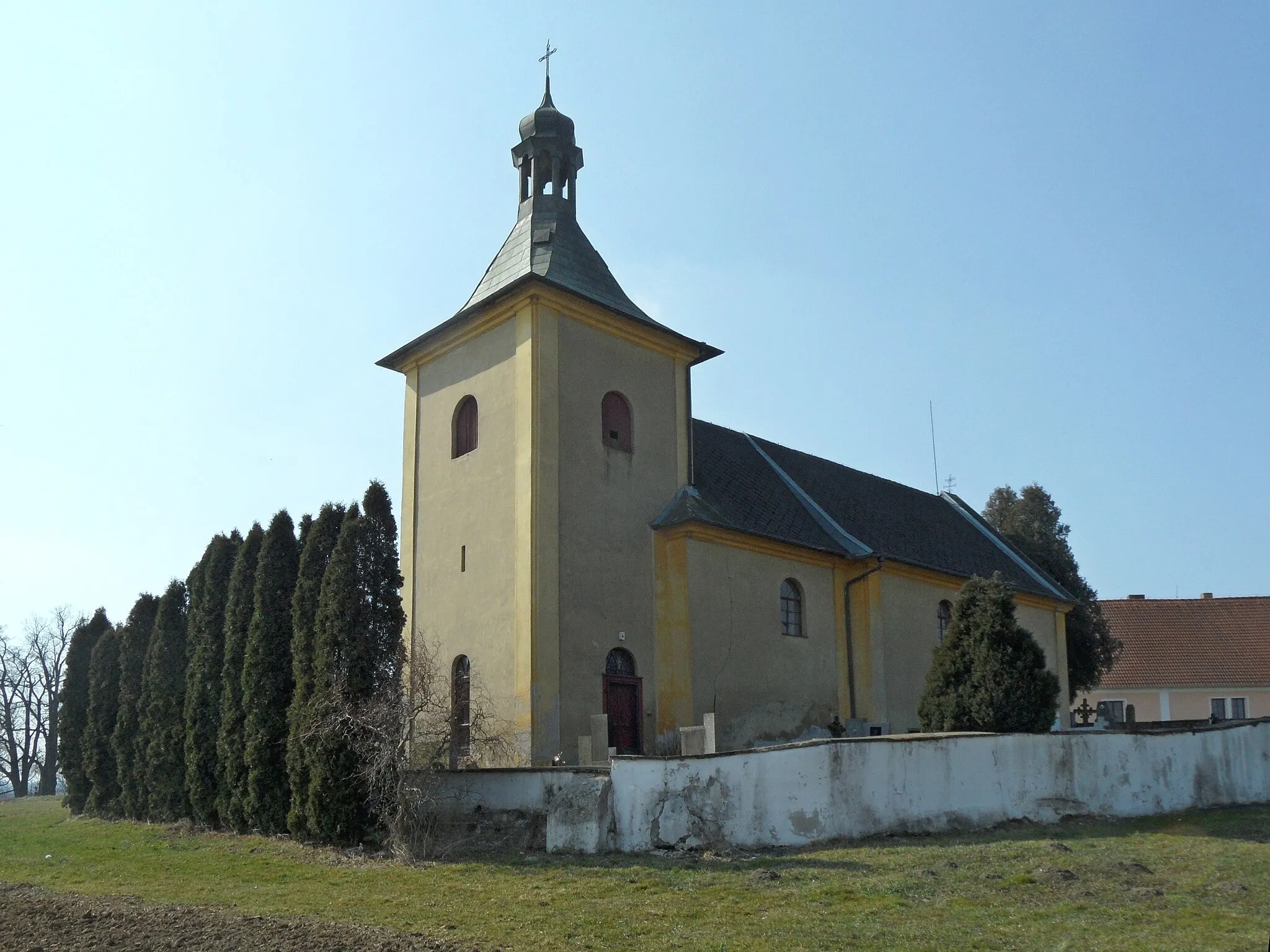 Photo showing: Dobrnice D. Church of Holy Cross from East. Havlíčkův Brod District, the Czech Republic.