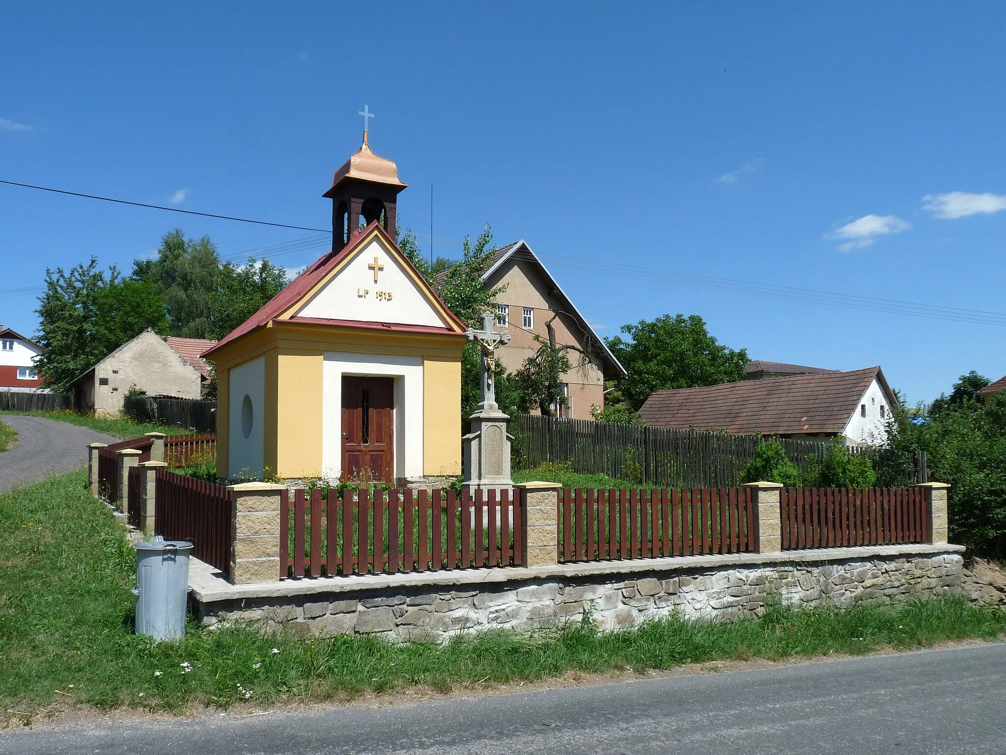 Photo showing: Chapel in the village of Jedlá, Havlíčkův Brod District, Vysočina Region, Czech Republic.