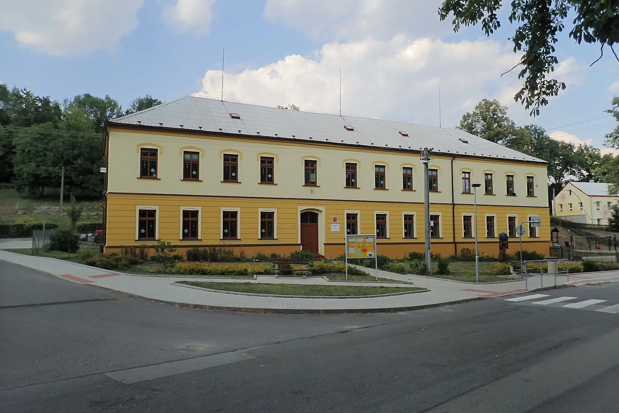 Photo showing: Vendolí – základní škola