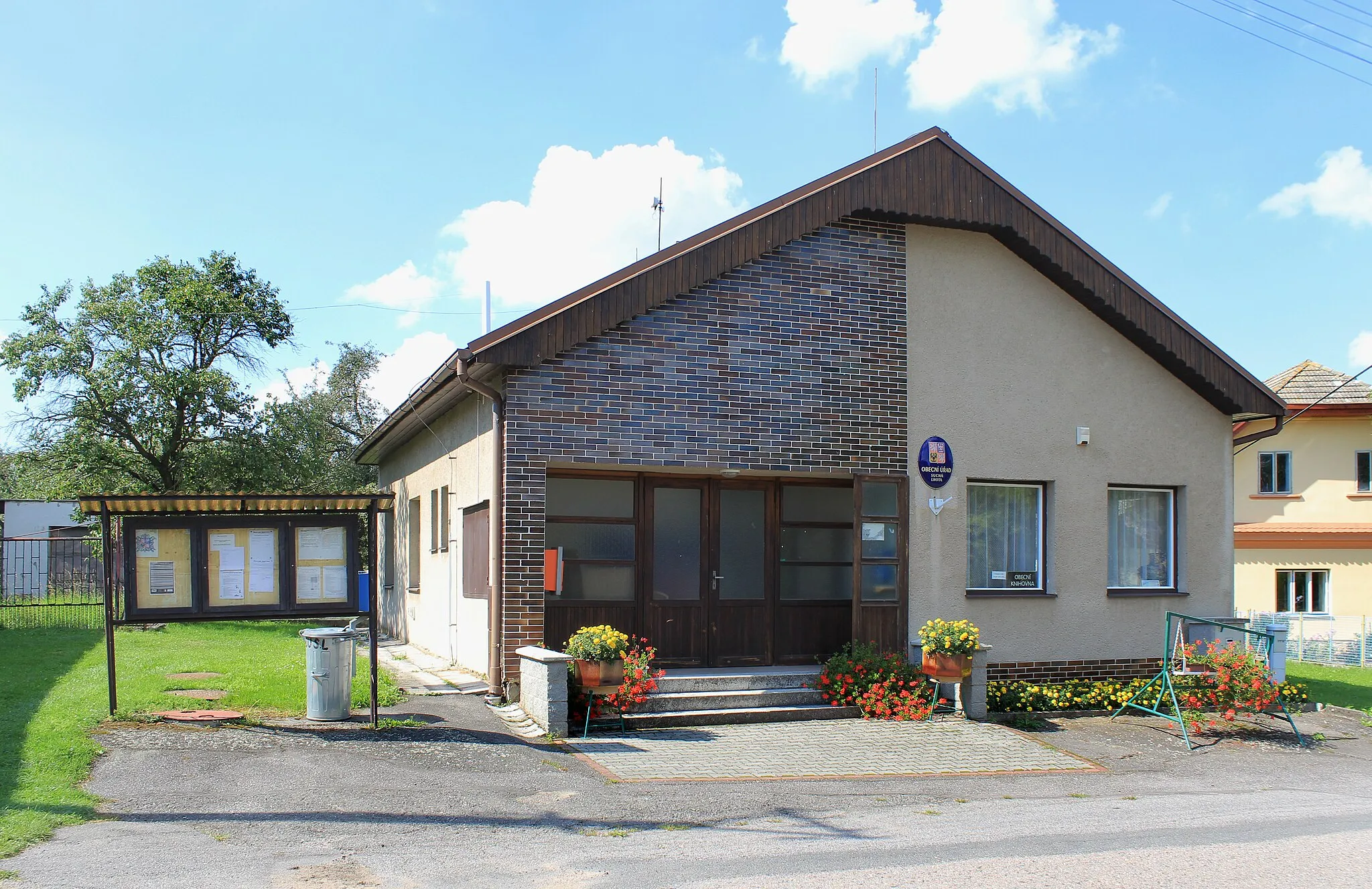 Photo showing: Municipal office in Suchá Lhota, Czech Republic.