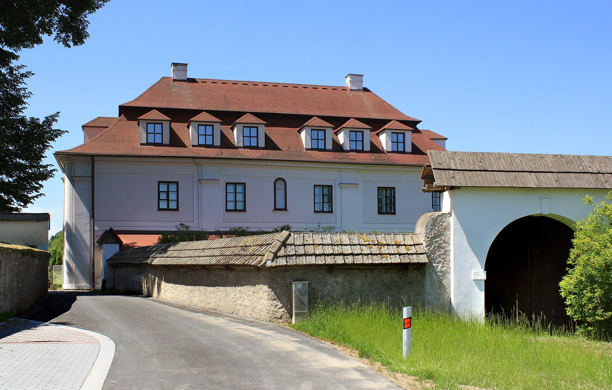 Photo showing: Presbytery in Sebranice, Czech Republic