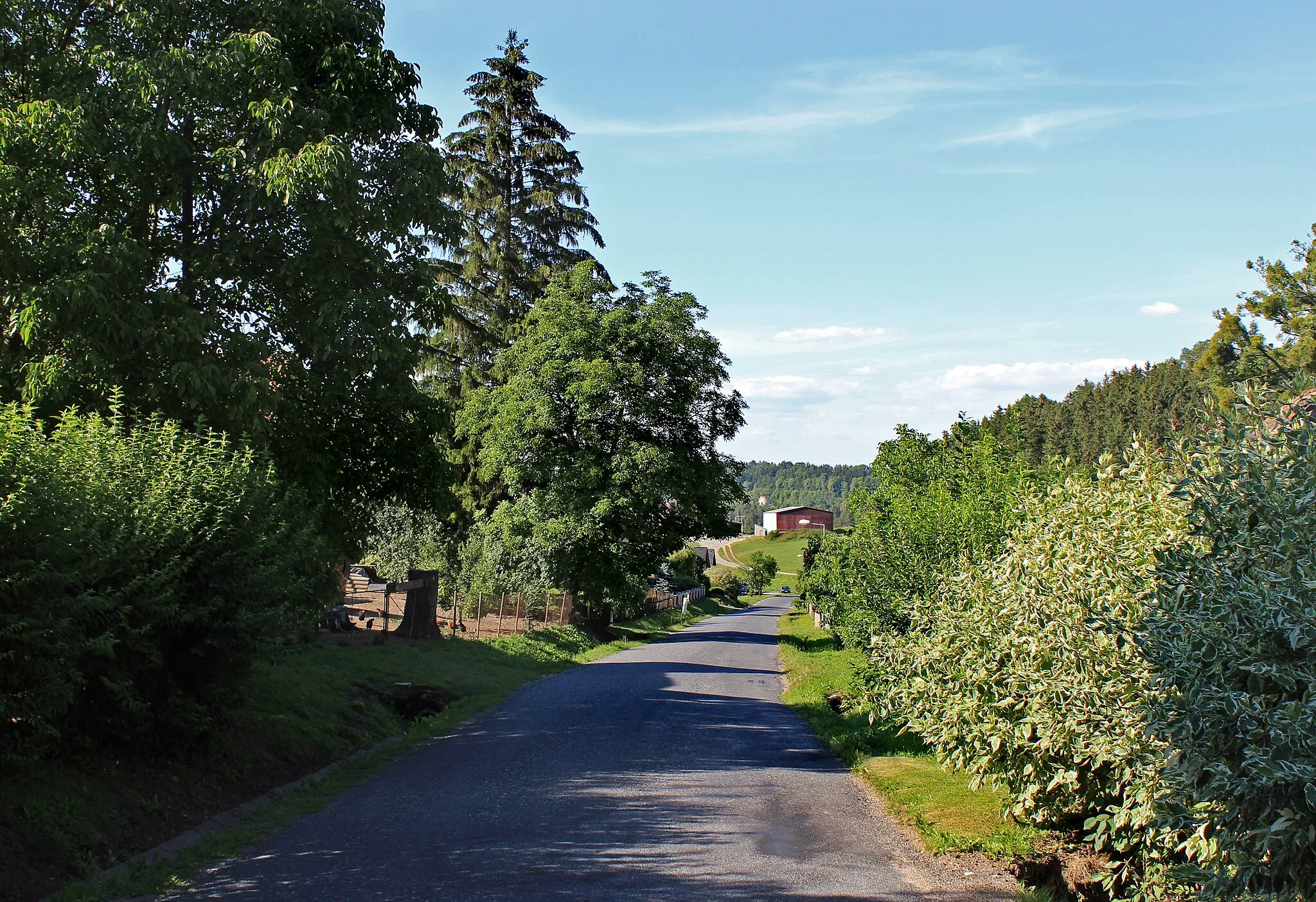 Photo showing: Main street in Zrnětín, part of Poříčí u Litomyšle, Czech Republic.