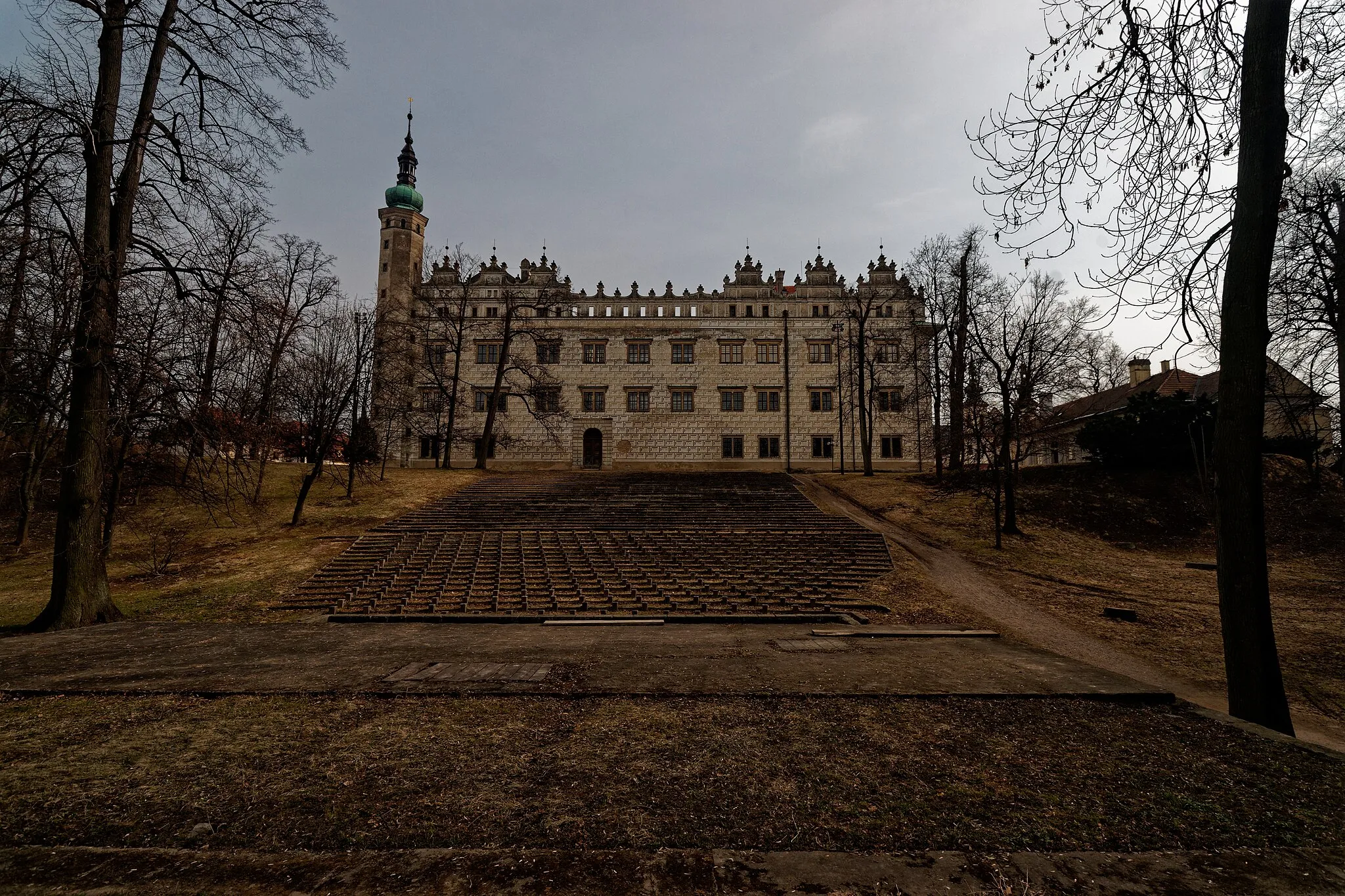 Photo showing: Litomyšl - Renaissance Chateau Litomyšl 1568 by Giovanni Battista Aostalli de Sala & Ulrico Aostalli de Sala - View SSE over Open Air Stage for Smetana's Operas