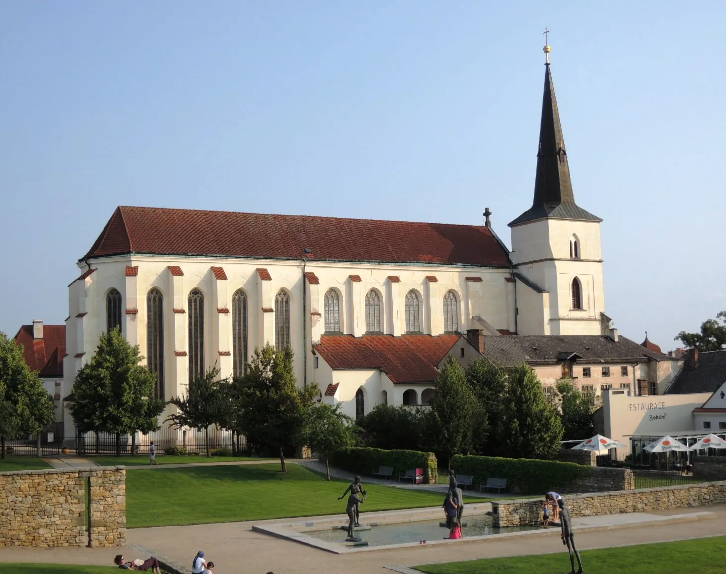 Photo showing: Litomyšl, Exaltation of tbe Holy Cross church from N