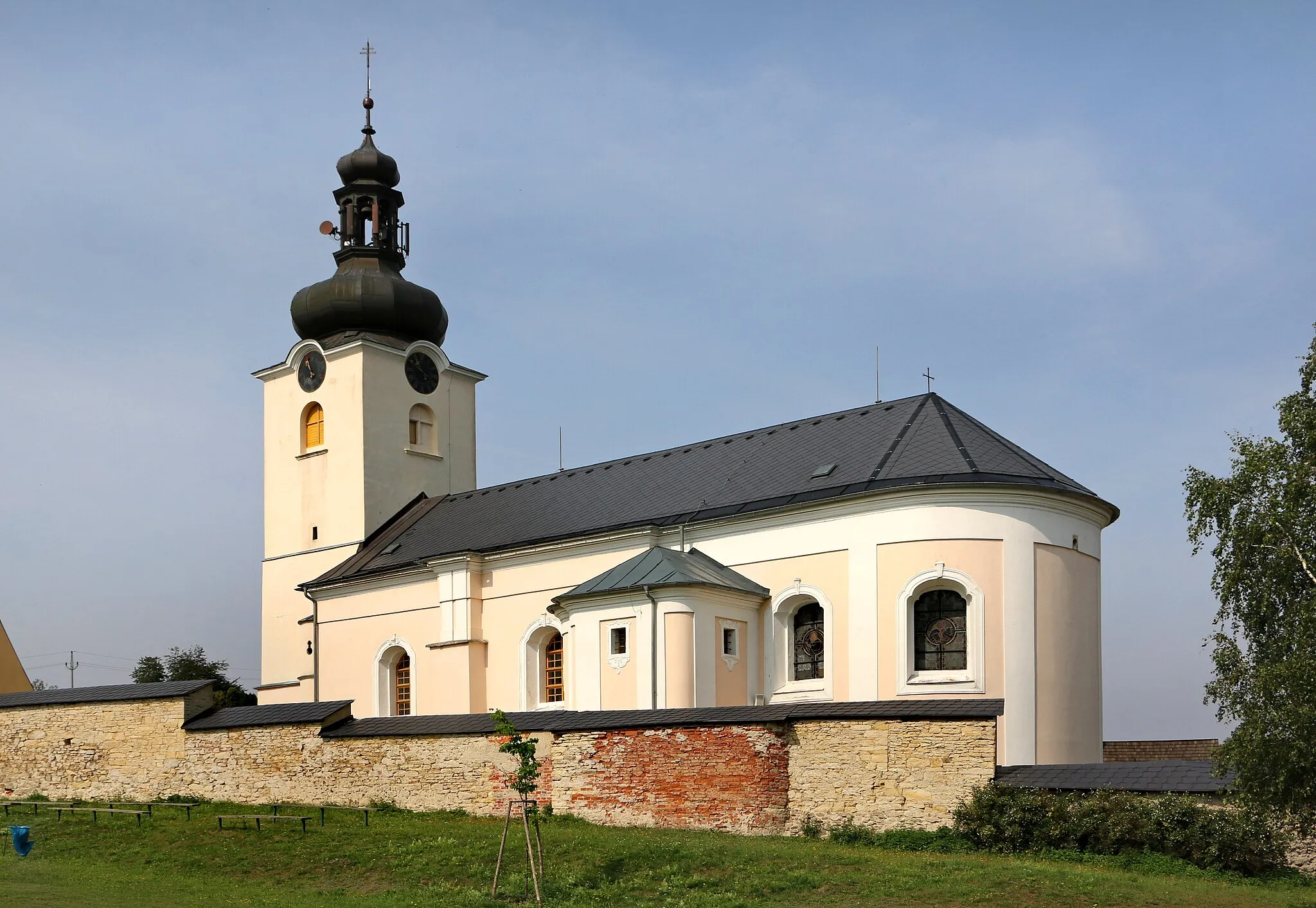 Photo showing: Church of Saint James the Greater and Saint Philomena at Koclířov, Czech Republic.