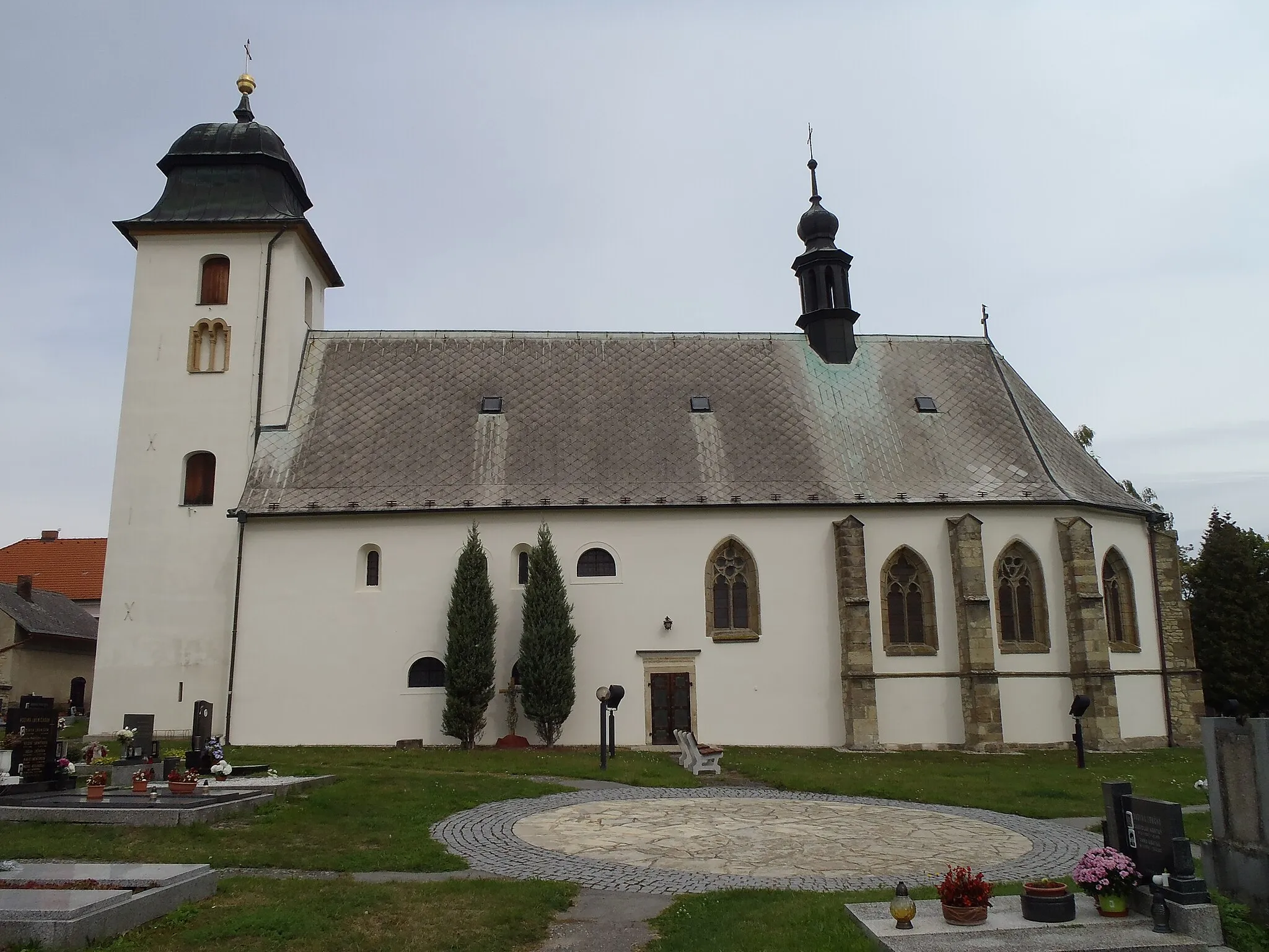 Photo showing: Church of saint Martin in Dolní Újezd, Svitavy district - view from south / cemetery.