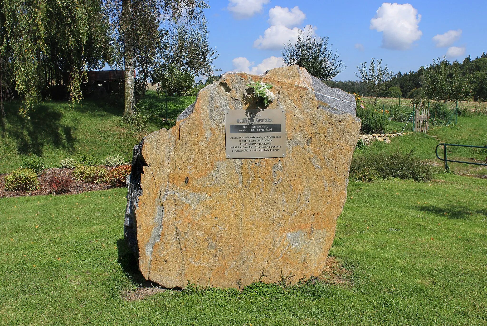 Photo showing: Memorial of Bedřich Dvořák in Chotěnov, Czech Republic.