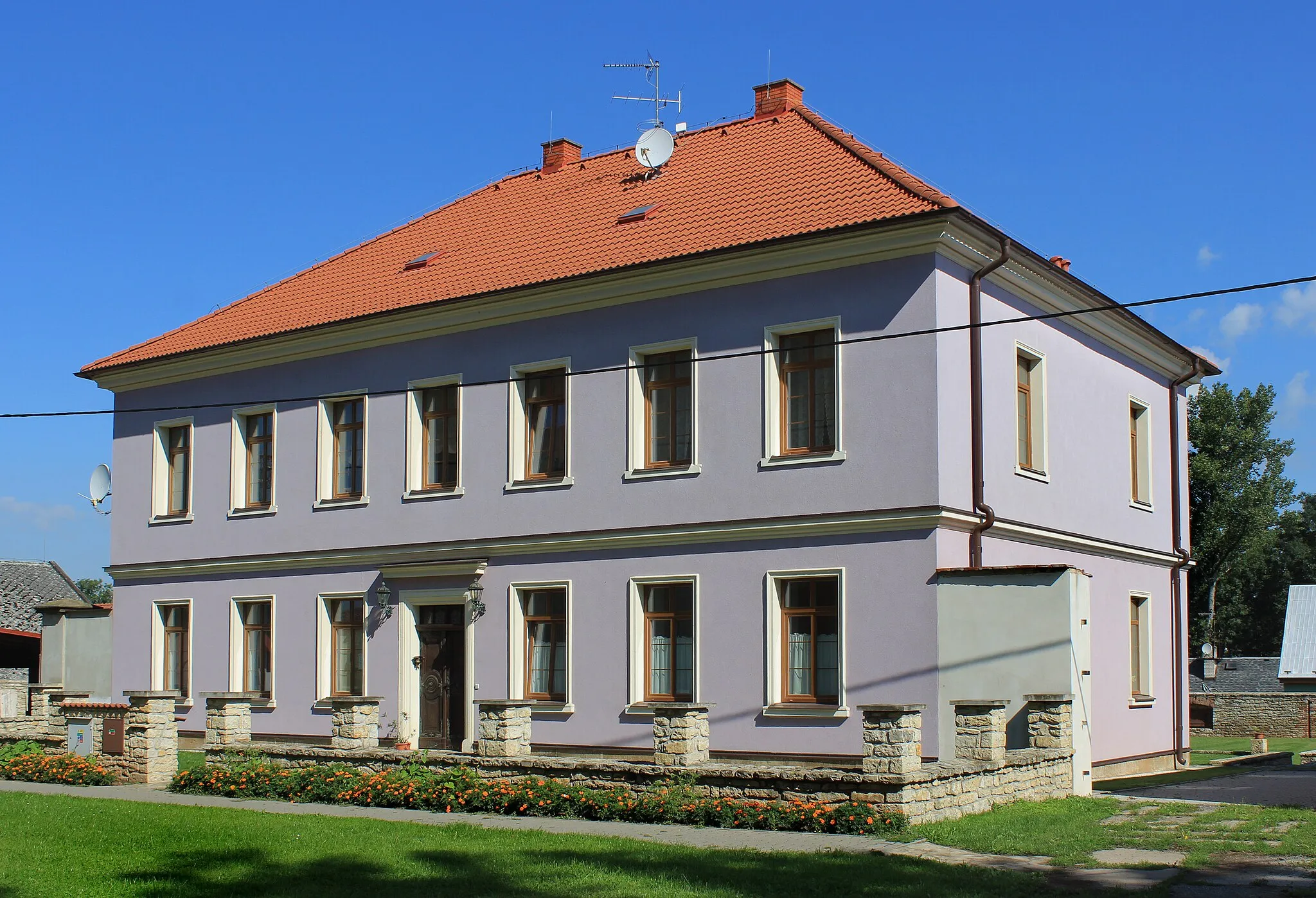 Photo showing: Presbytery in Cerekvice nad Loučnou, Czech Republic.