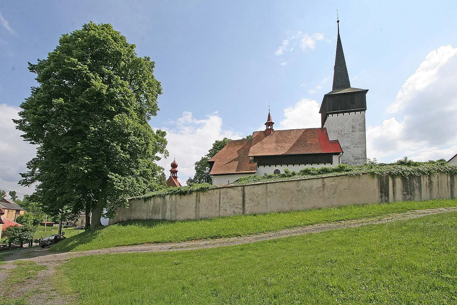 Photo showing: Gothic church of Saint Barbara in Banín, Svitavy District, Czech Republic.