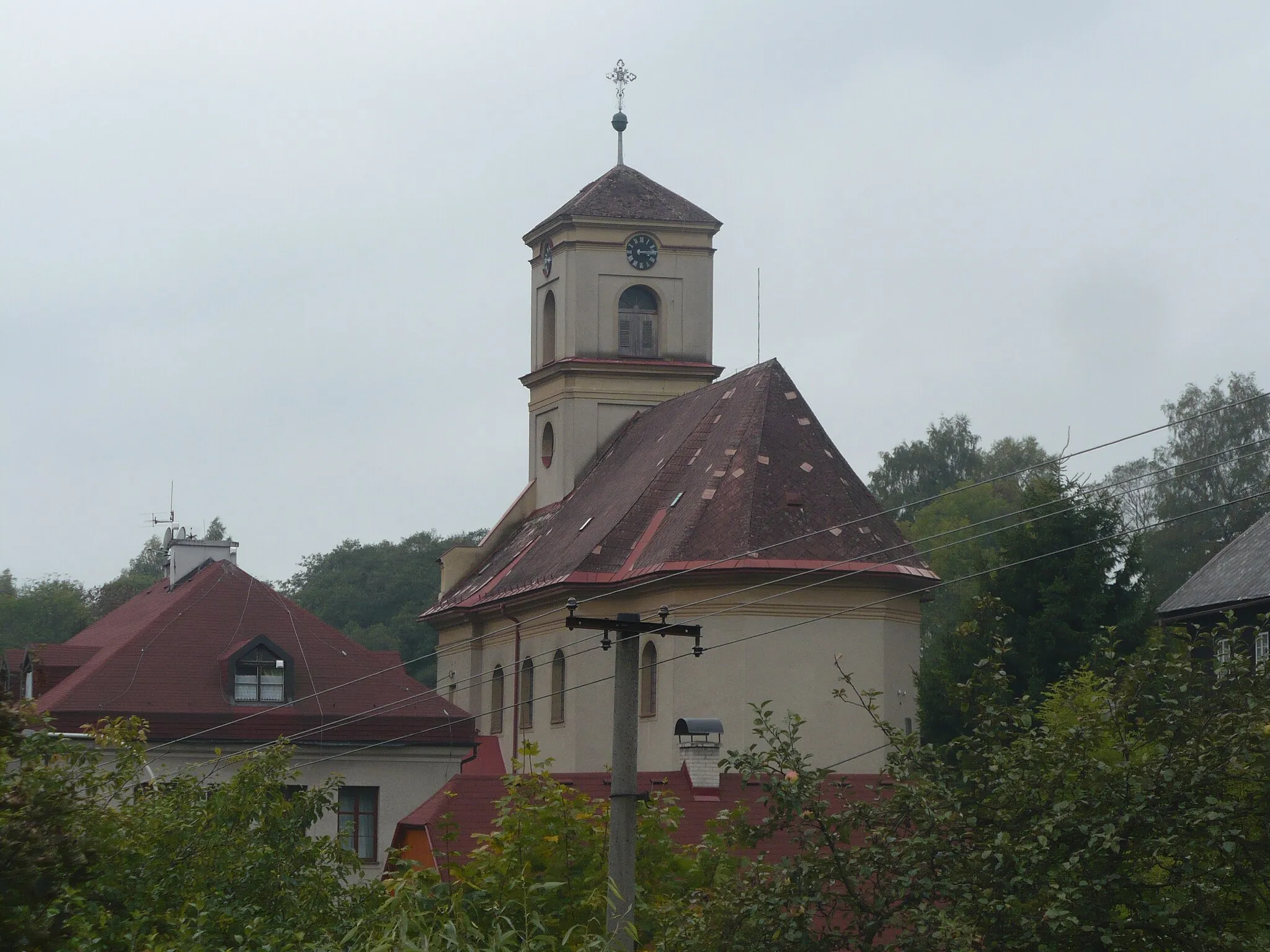 Photo showing: Orličky-kostel sv. Jana Nepomuckého z křižovatky