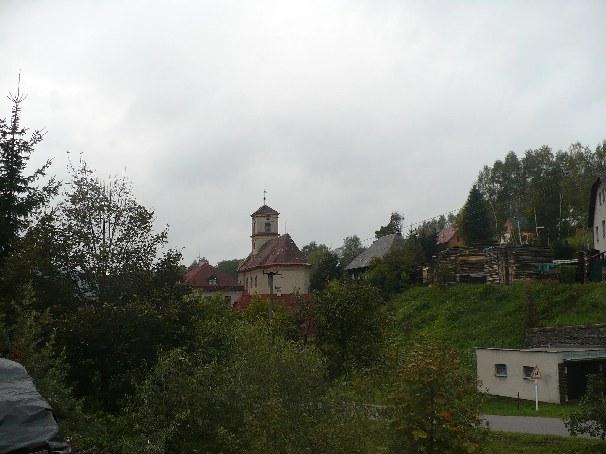 Photo showing: Orličky-kostel-širší pohled