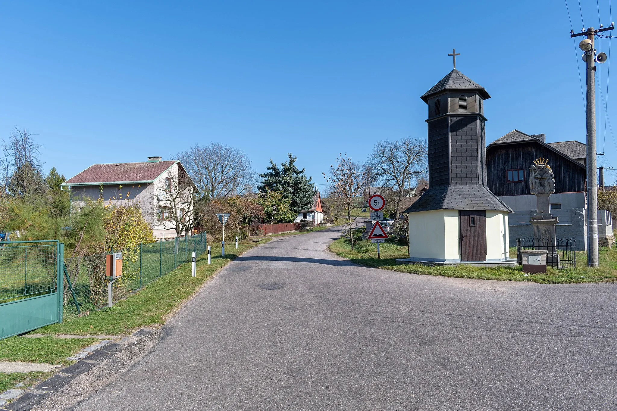 Photo showing: Celkový pohled na obec Bredůvka