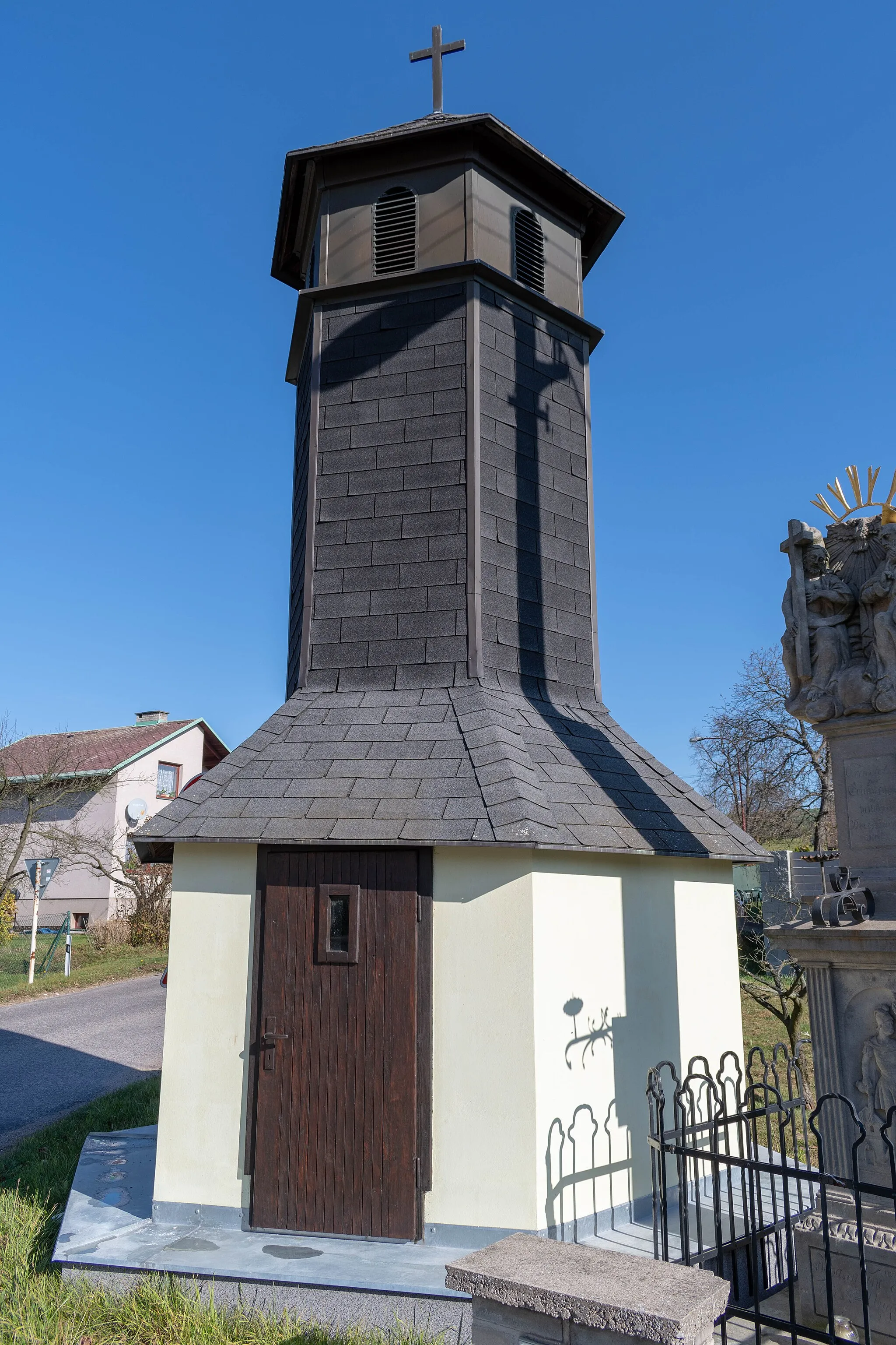 Photo showing: Zvonička v obci Bredůvka