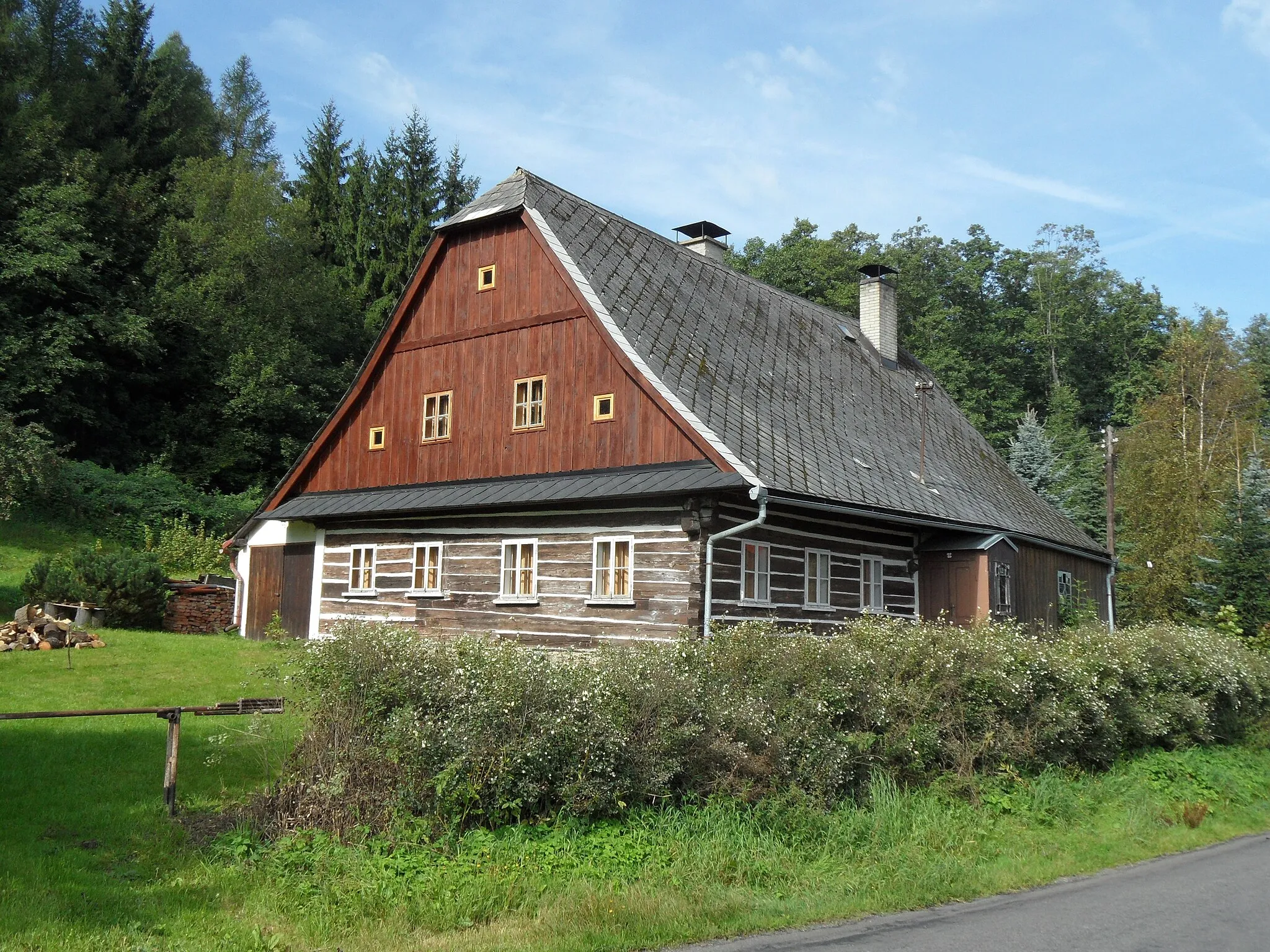 Photo showing: Horní Boříkovice (Králíky) A. Cottage near Road, Ústí nad Orlicí District, the Czech Republic.