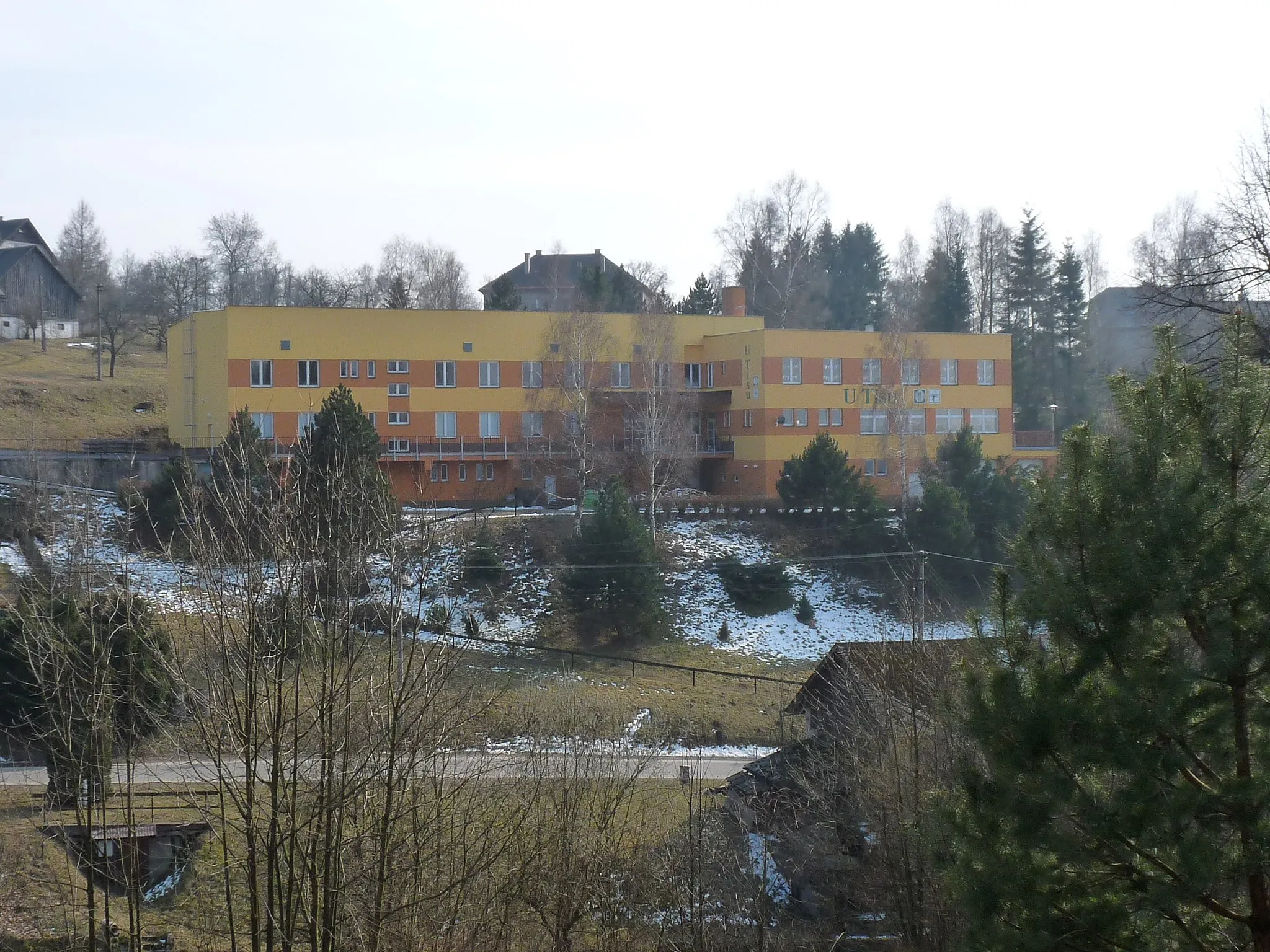 Photo showing: Restaurace U Tisu v Jamném nad Orlicí od kostela.