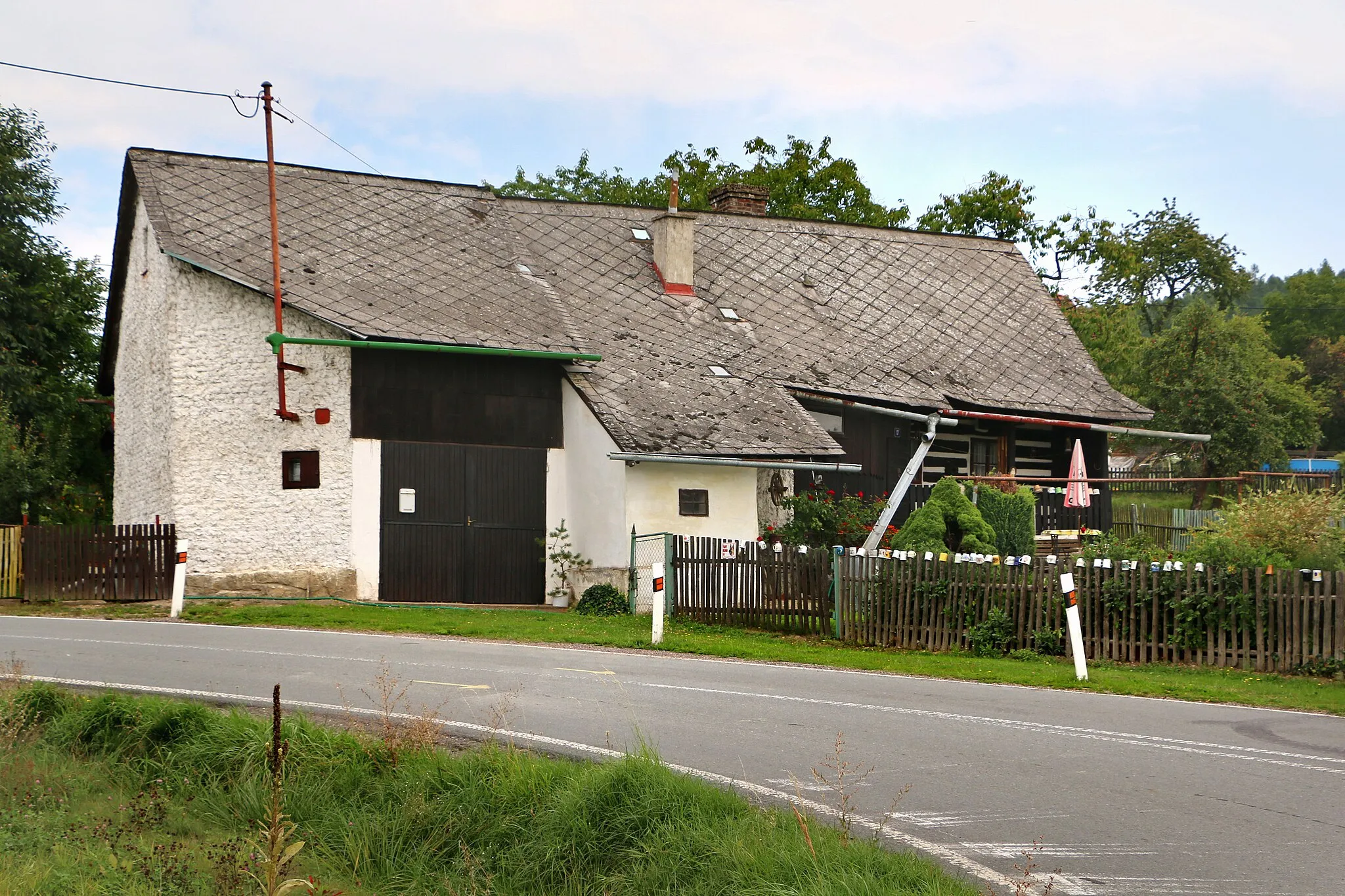 Photo showing: Nepomuky, part of Horní Čermná, Czech Republic.