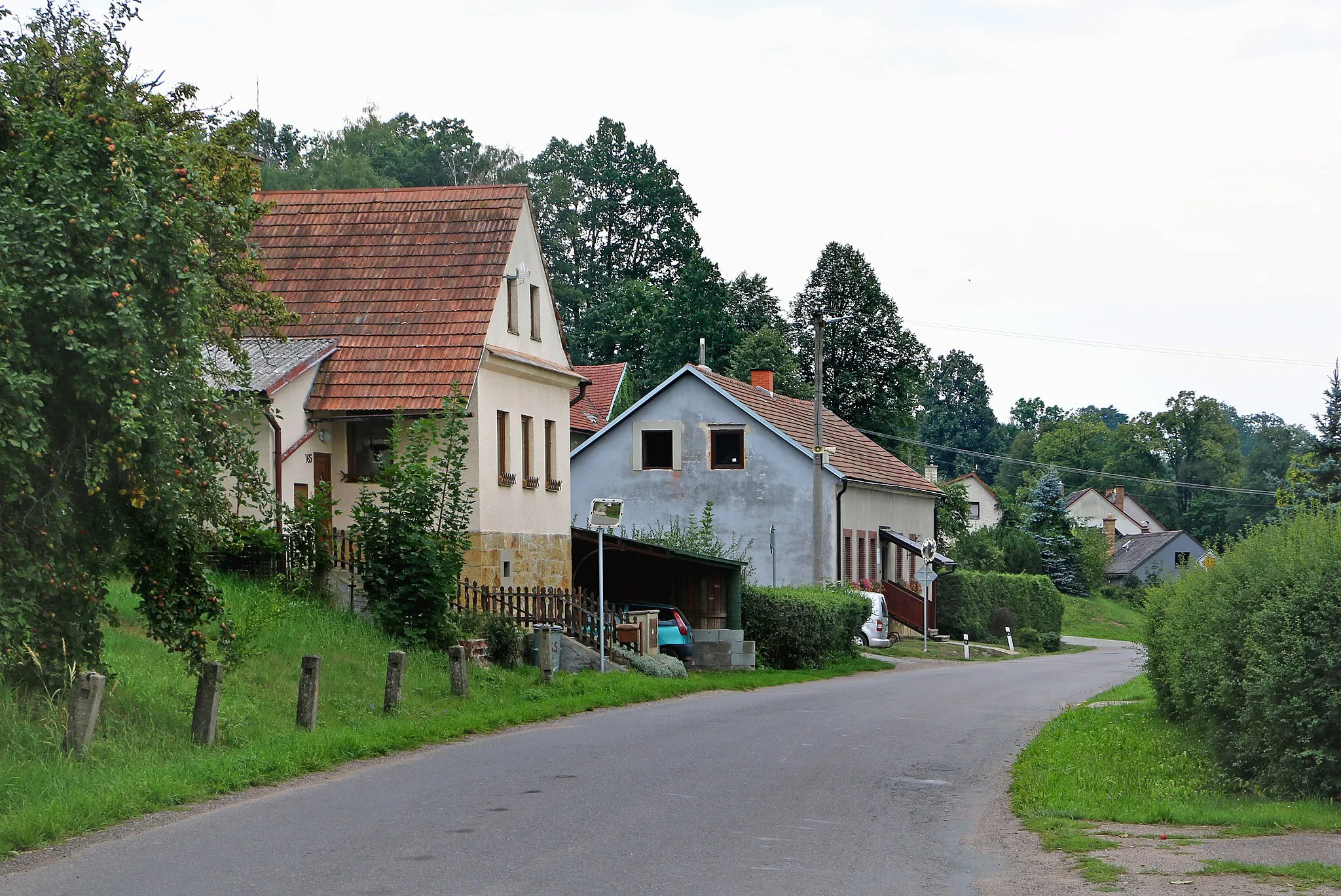 Photo showing: Main street at Horní Třešňovec, Czech Republic.