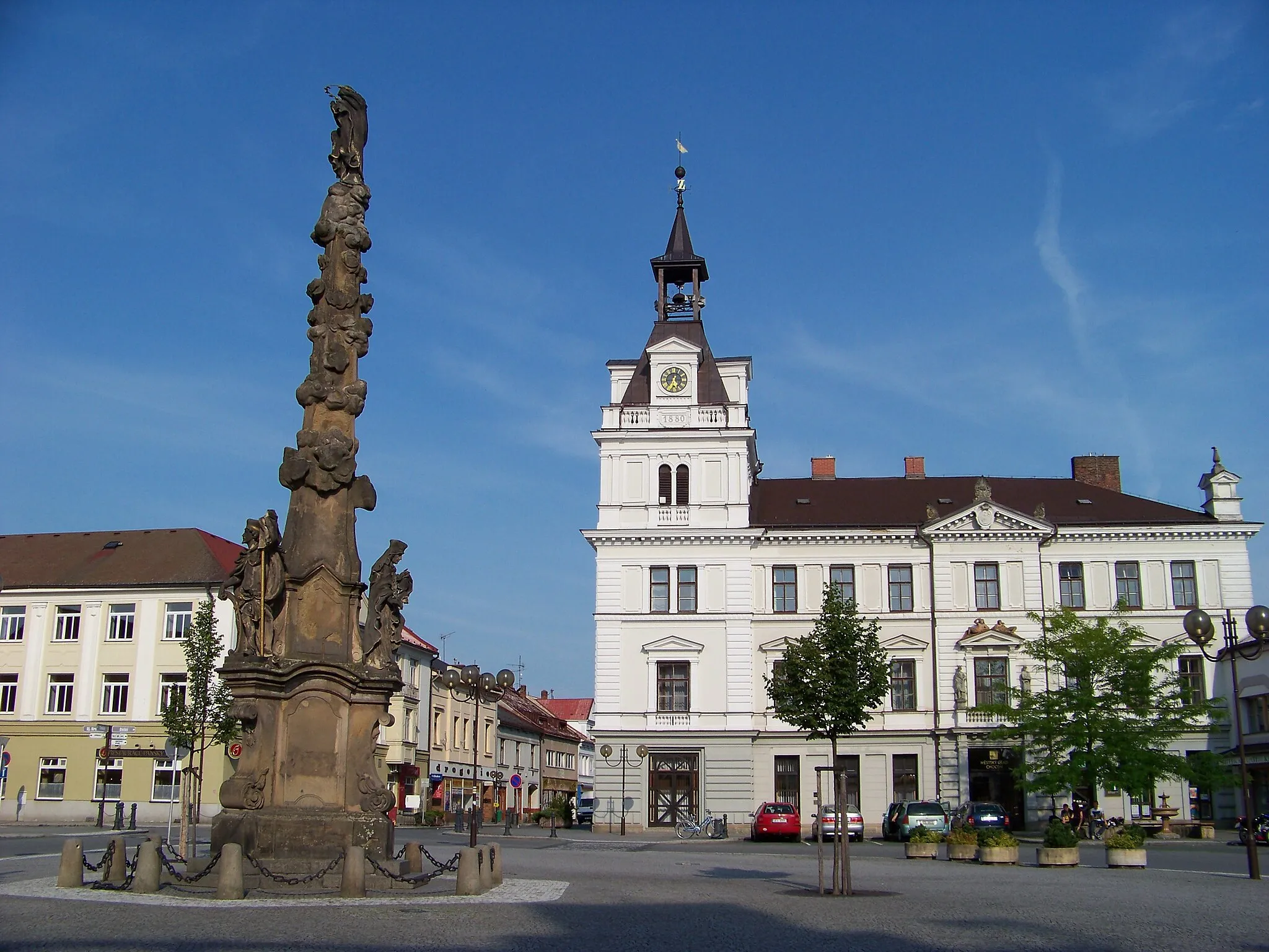 Photo showing: Choceň, Ústí nad Orlicí District, Pardubice Region, the Czech Republic. Tyrš Square, a Maria column and a town hall.