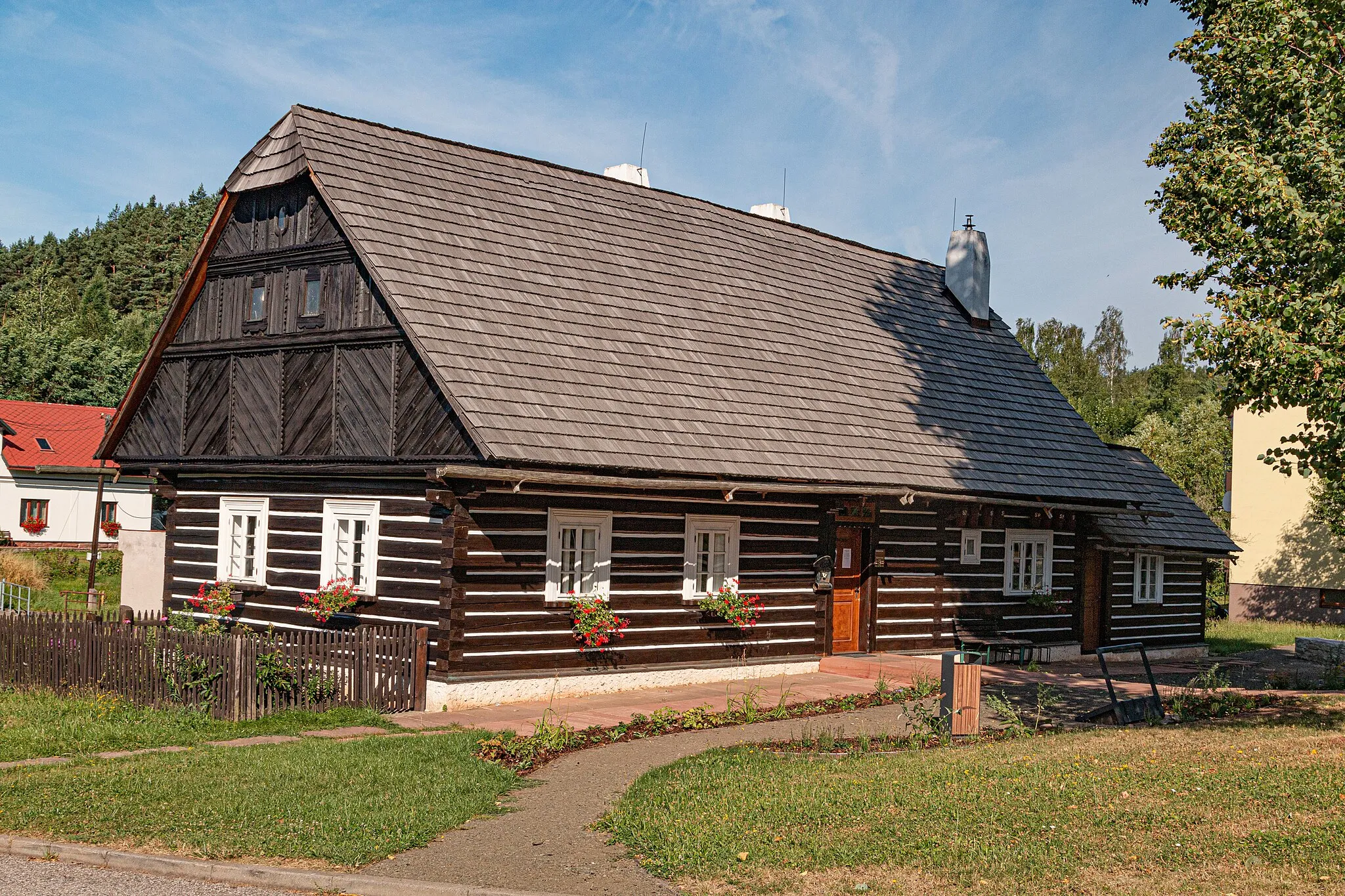 Photo showing: Stará škola ve Staré Pace
