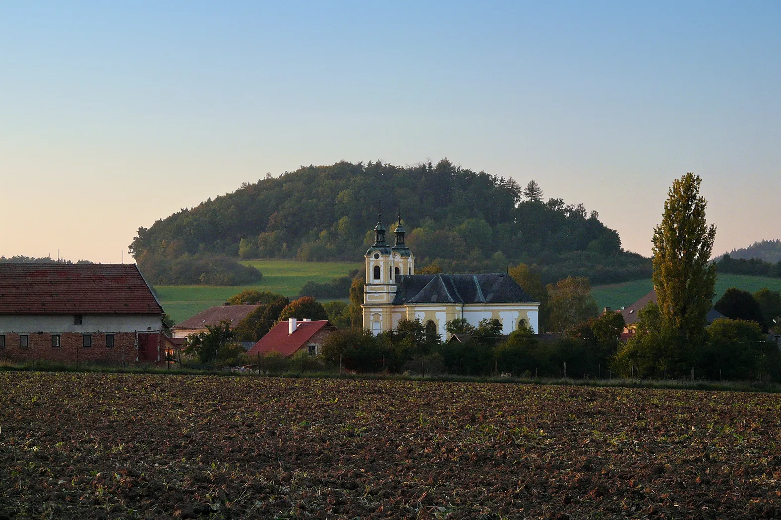 Photo showing: Ostružno a vrch Svatá Anna