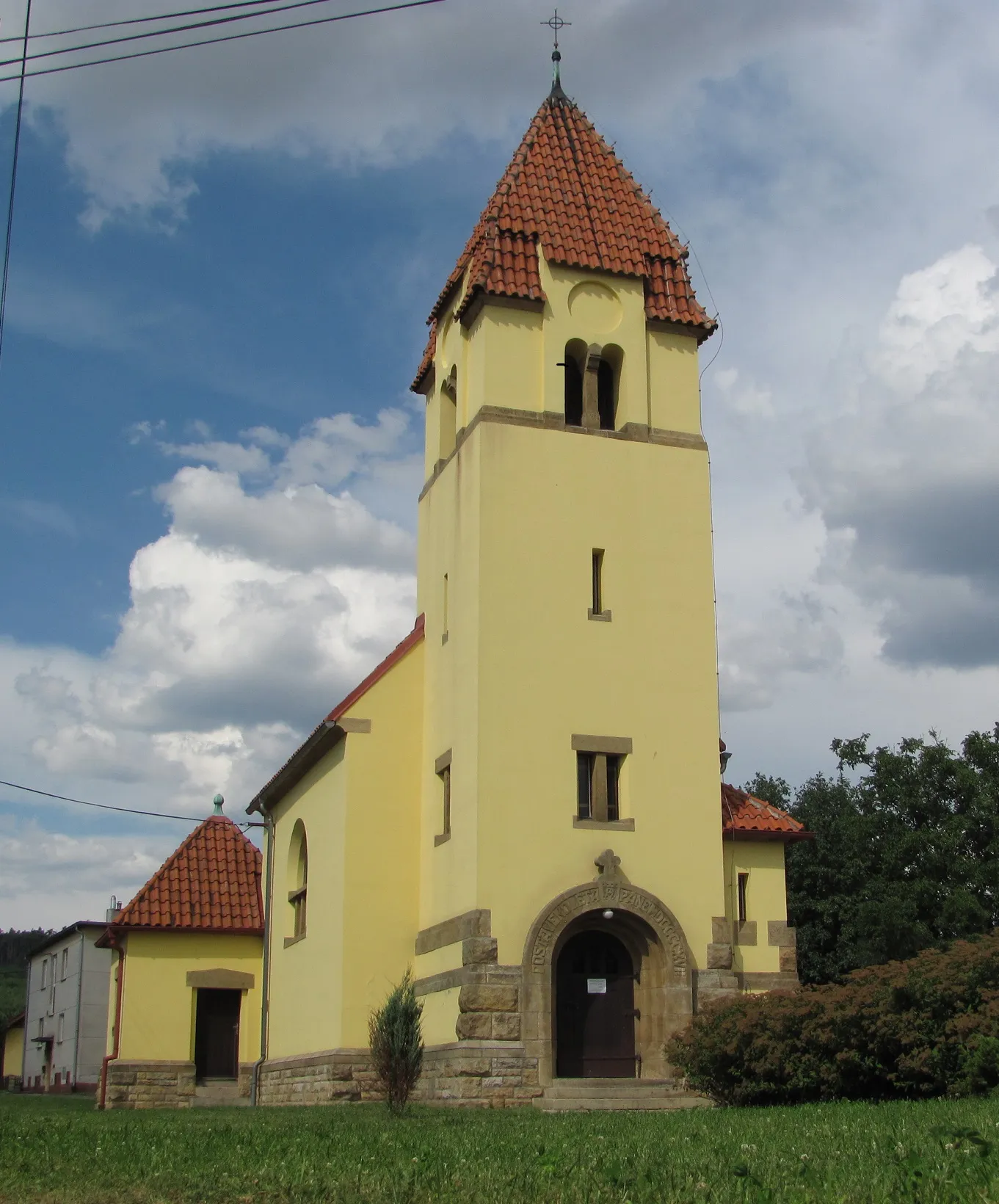 Photo showing: Holy Trinity Chapel in Ostroměř, Jičín District, the Czech Republic.