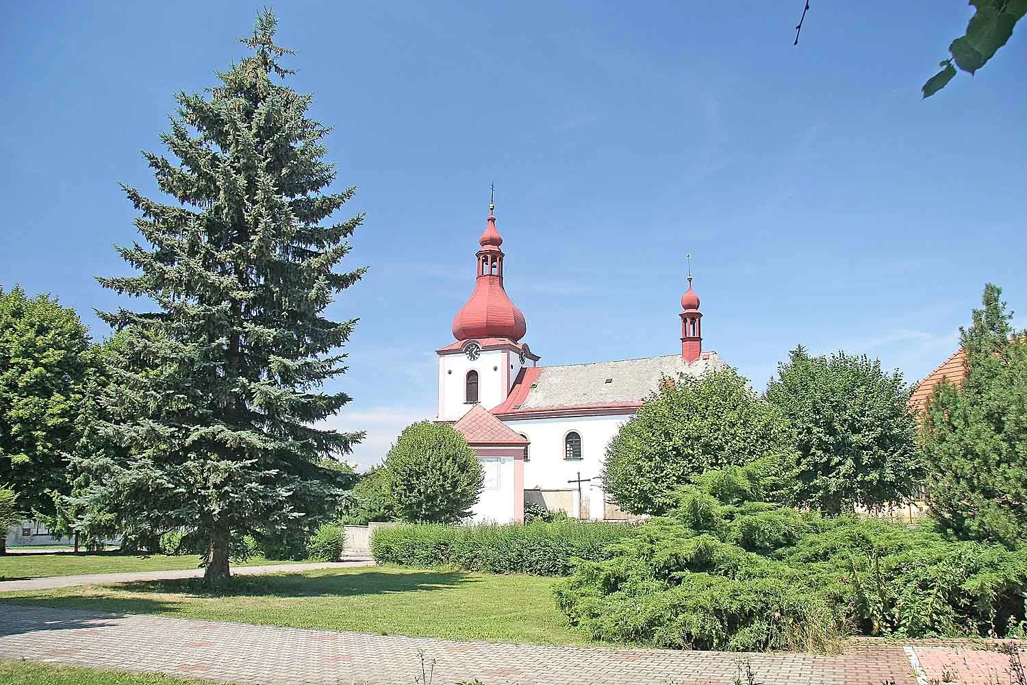 Photo showing: SS Peter and Paul church in Nemyčeves, Jičín District, Hradec Králové Region, Czech Republic