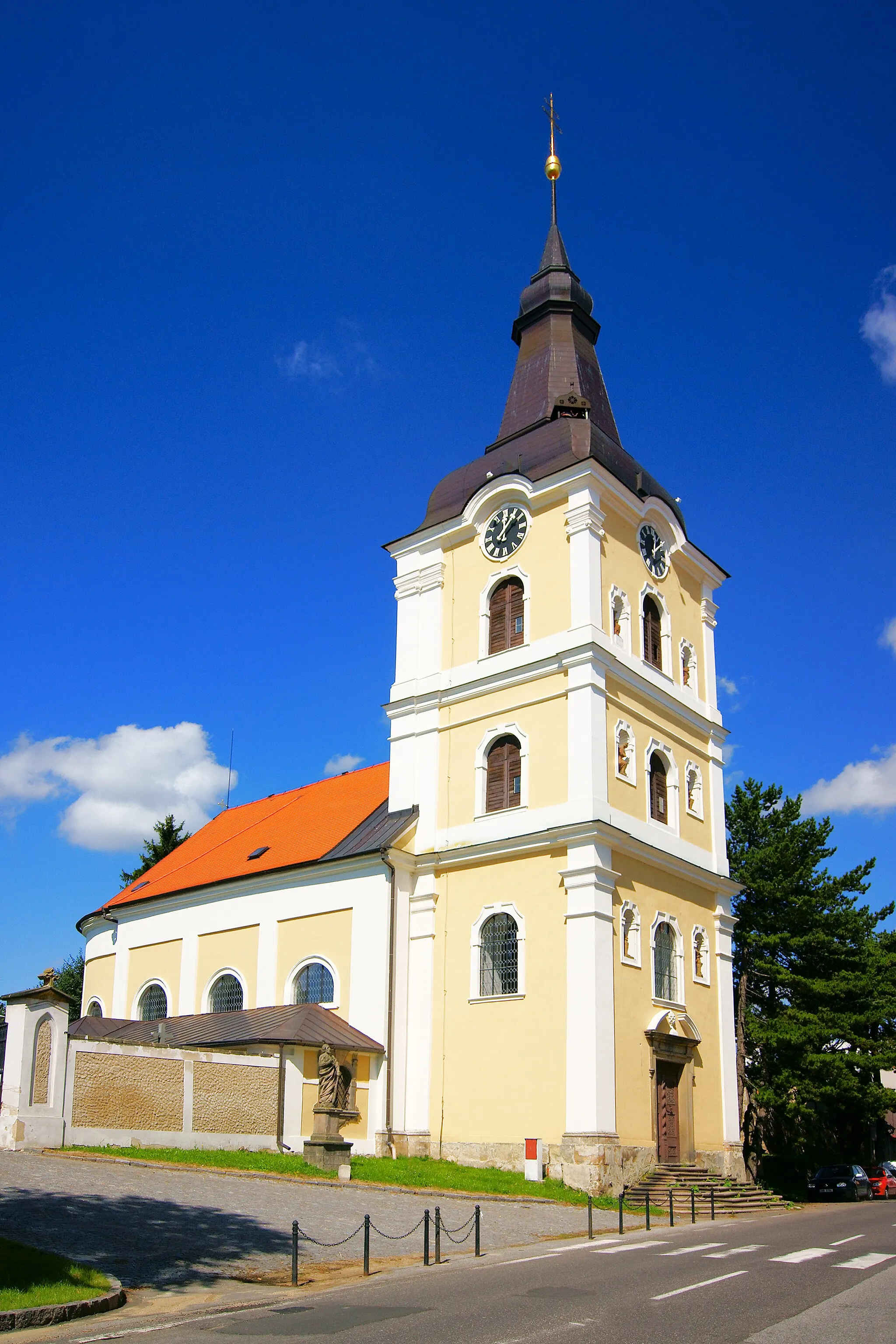 Photo showing: Barokní hřbitovní kostel Panny Marie Bolestné de Sale v Jičíně.