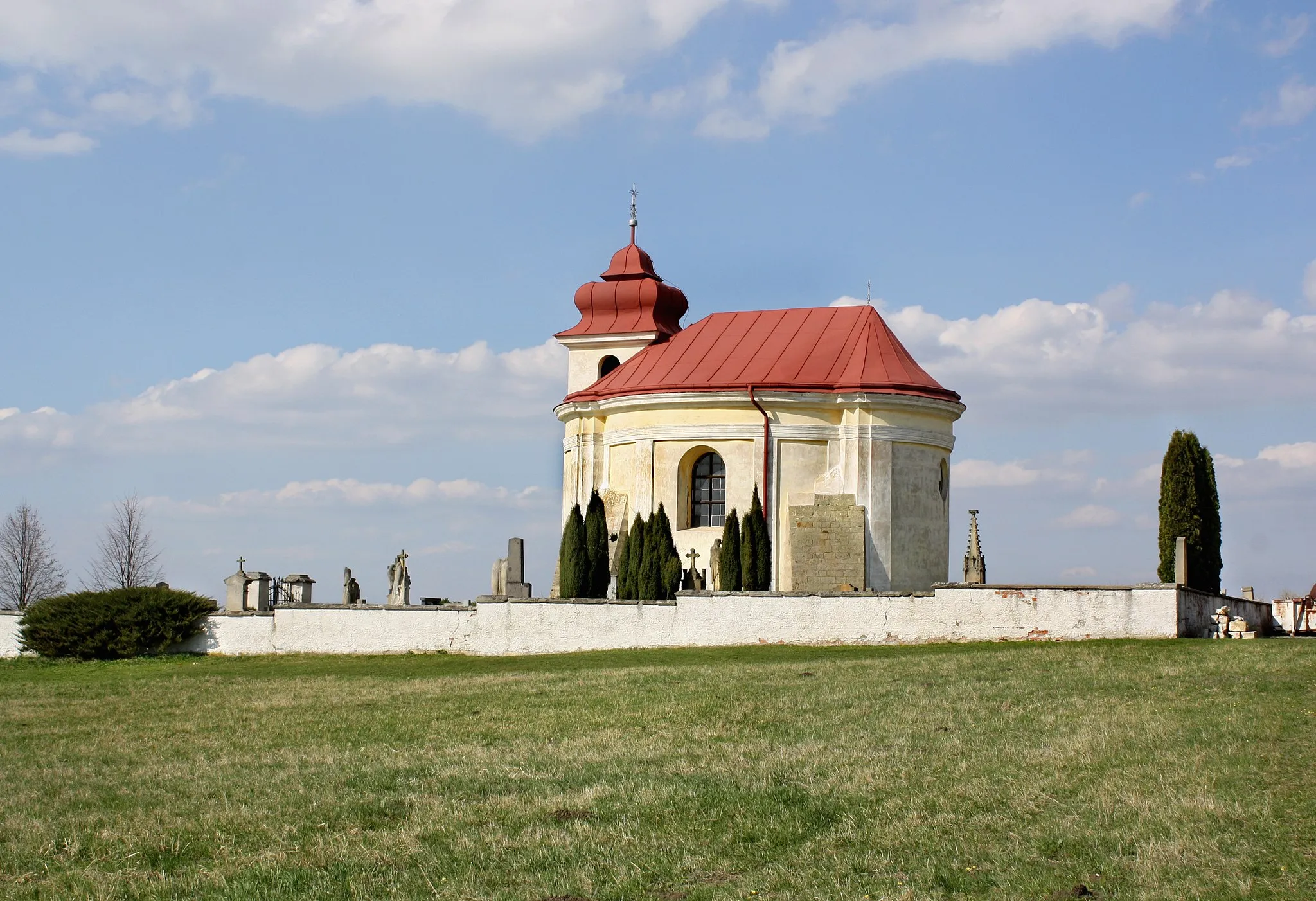 Photo showing: South view to Cholenice village, Czech Republic