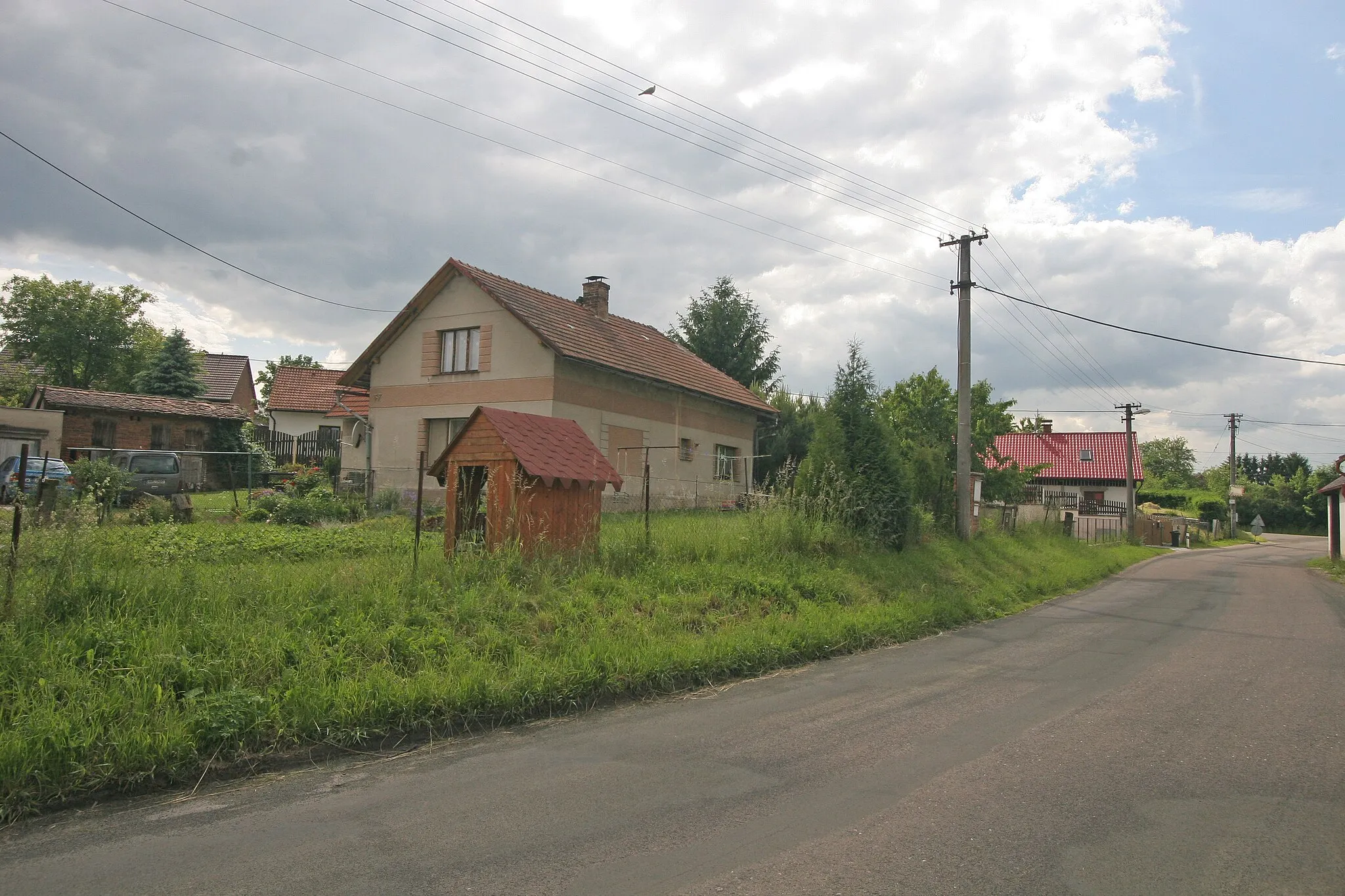 Photo showing: Třebovětice čp. 37
Camera location 50° 20′ 00.41″ N, 15° 42′ 32.75″ E View this and other nearby images on: OpenStreetMap 50.333446;   15.709097

This file was created as a part of the photographic program of Wikimedia Czech Republic. Project: Foto českých obcí The program supports Wikimedia Commons photographers in the Czech Republic.