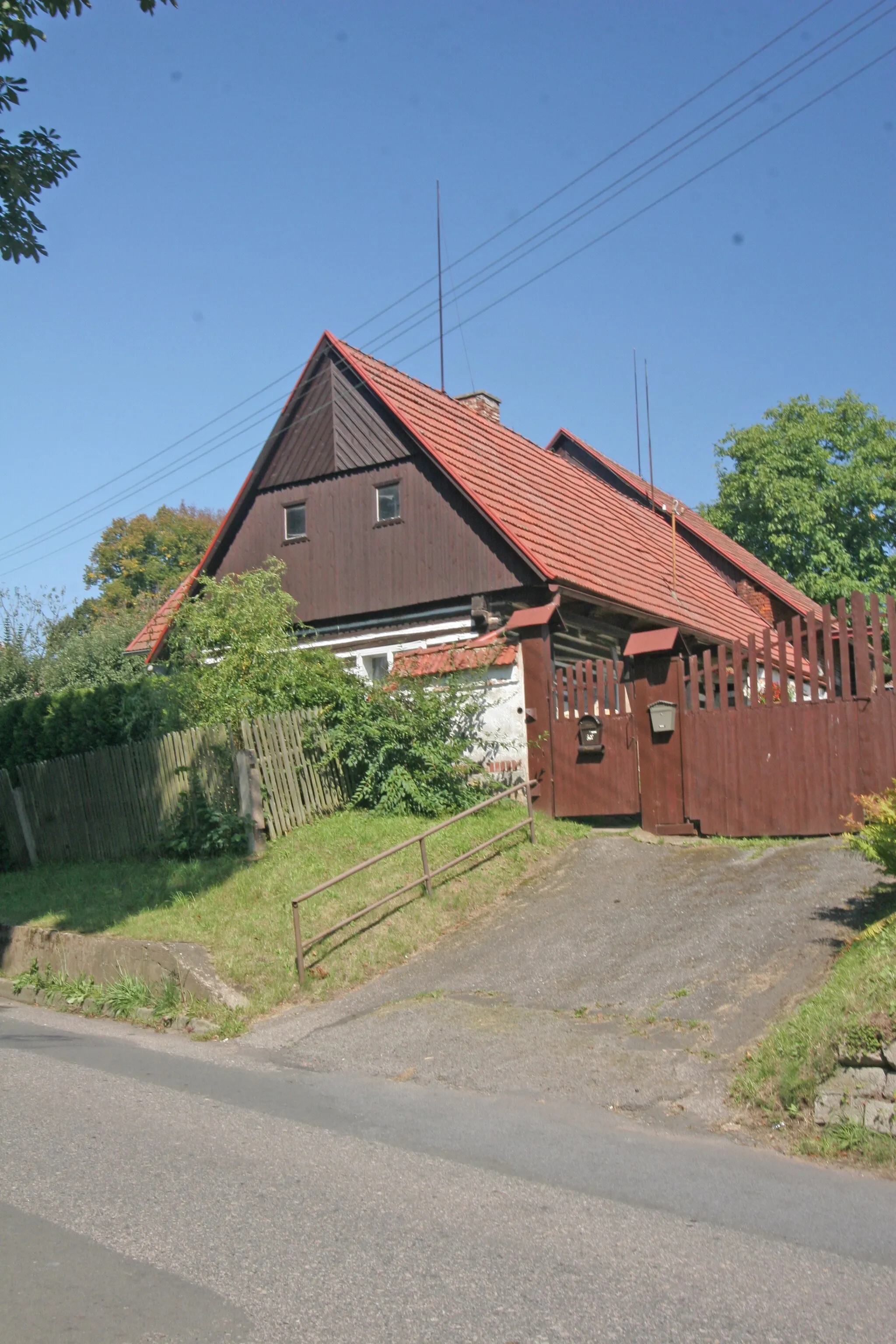 Photo showing: Radeč čp. 78
Camera location 50° 30′ 26.79″ N, 15° 59′ 16.26″ E View this and other nearby images on: OpenStreetMap 50.507443;   15.987849

This file was created as a part of the photographic program of Wikimedia Czech Republic. Project: Foto českých obcí The program supports Wikimedia Commons photographers in the Czech Republic.