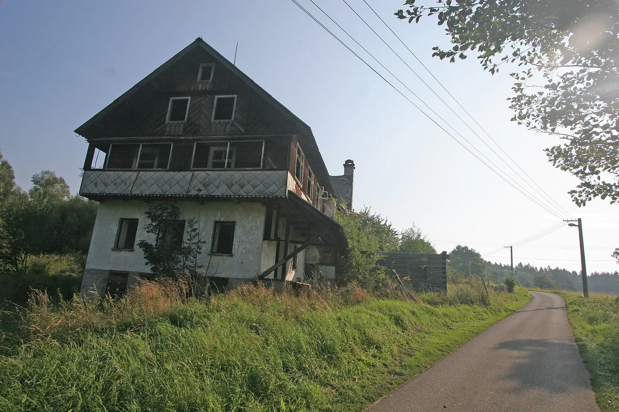 Photo showing: Nové Kocbeře - Leskův mlýn
Camera location 50° 27′ 39.49″ N, 15° 51′ 31.64″ E View this and other nearby images on: OpenStreetMap 50.460969;   15.858789

This file was created as a part of the photographic program of Wikimedia Czech Republic. Project: Foto českých obcí The program supports Wikimedia Commons photographers in the Czech Republic.