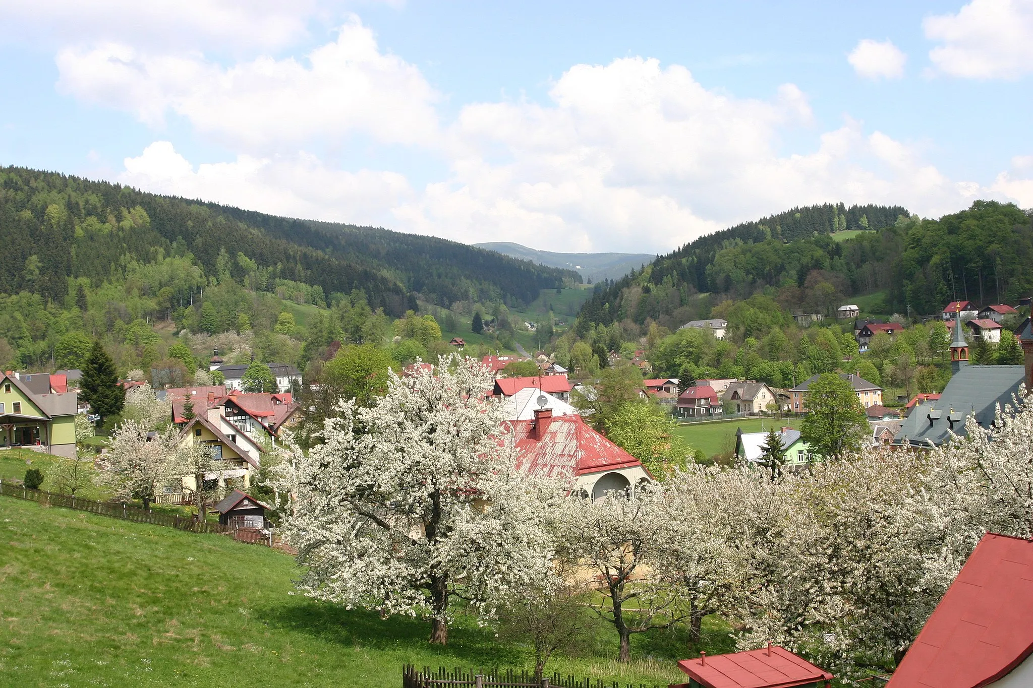 Photo showing: Horní Maršov, pohled od starého kostela