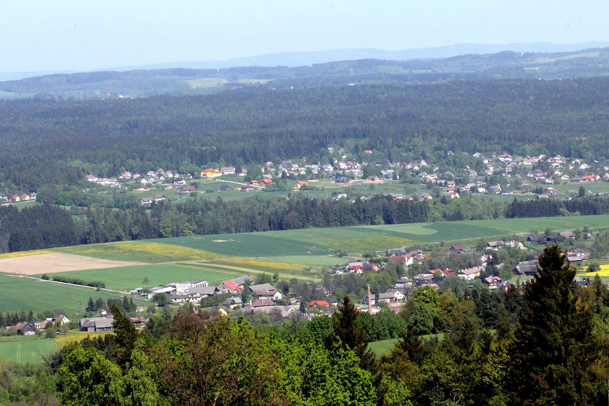 Photo showing: View from the hill Zvičina on villages Dolní Brusnice and Nemojov in east Bohemia, Czech Republic