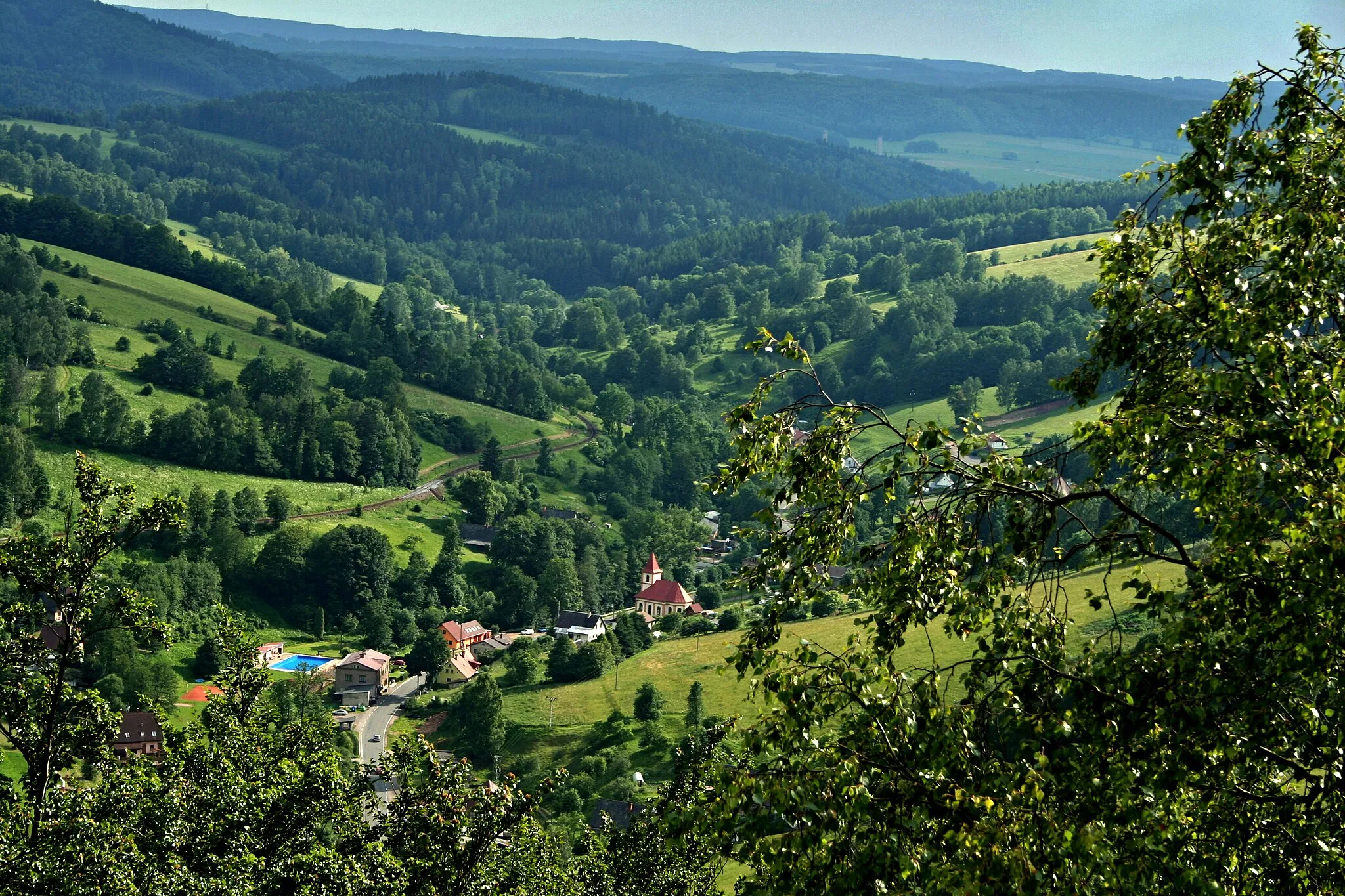 Photo showing: Pohled od studánky pod Janským vrchem