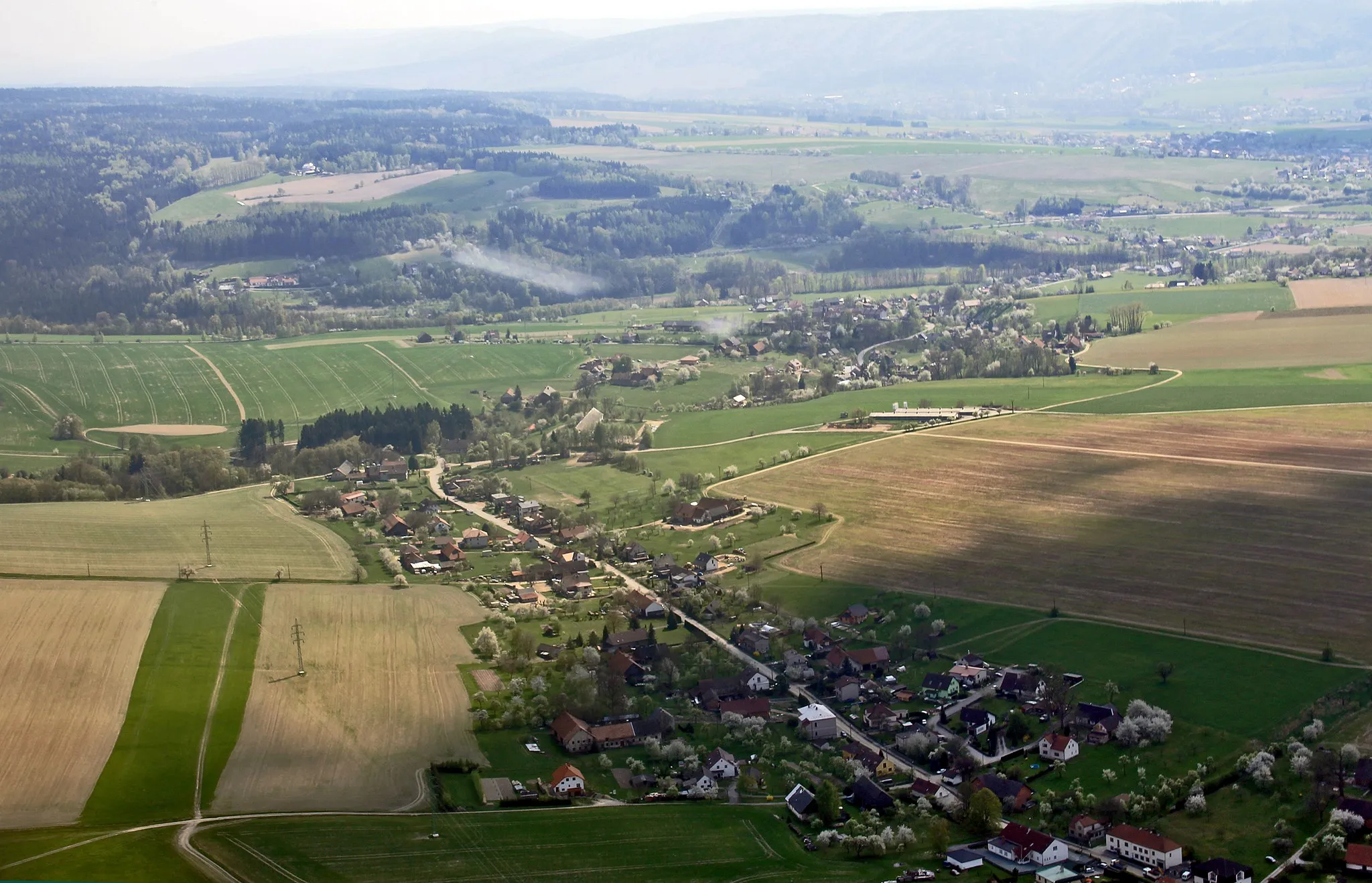 Photo showing: Villages Dlouhá Ves and Roveň part of town Rychnov nad Kněžnou from air, eastern Bohemia, Czech Republic