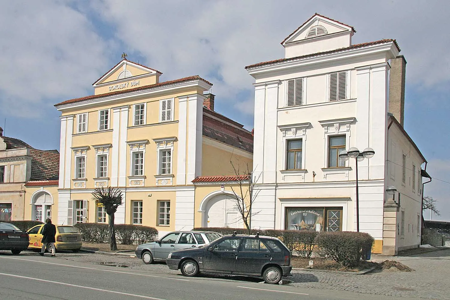 Photo showing: Městský dům (Opočno), Kupkovo nám. 134, Opočno
autor: Prazak

date: 23. 3. 2006