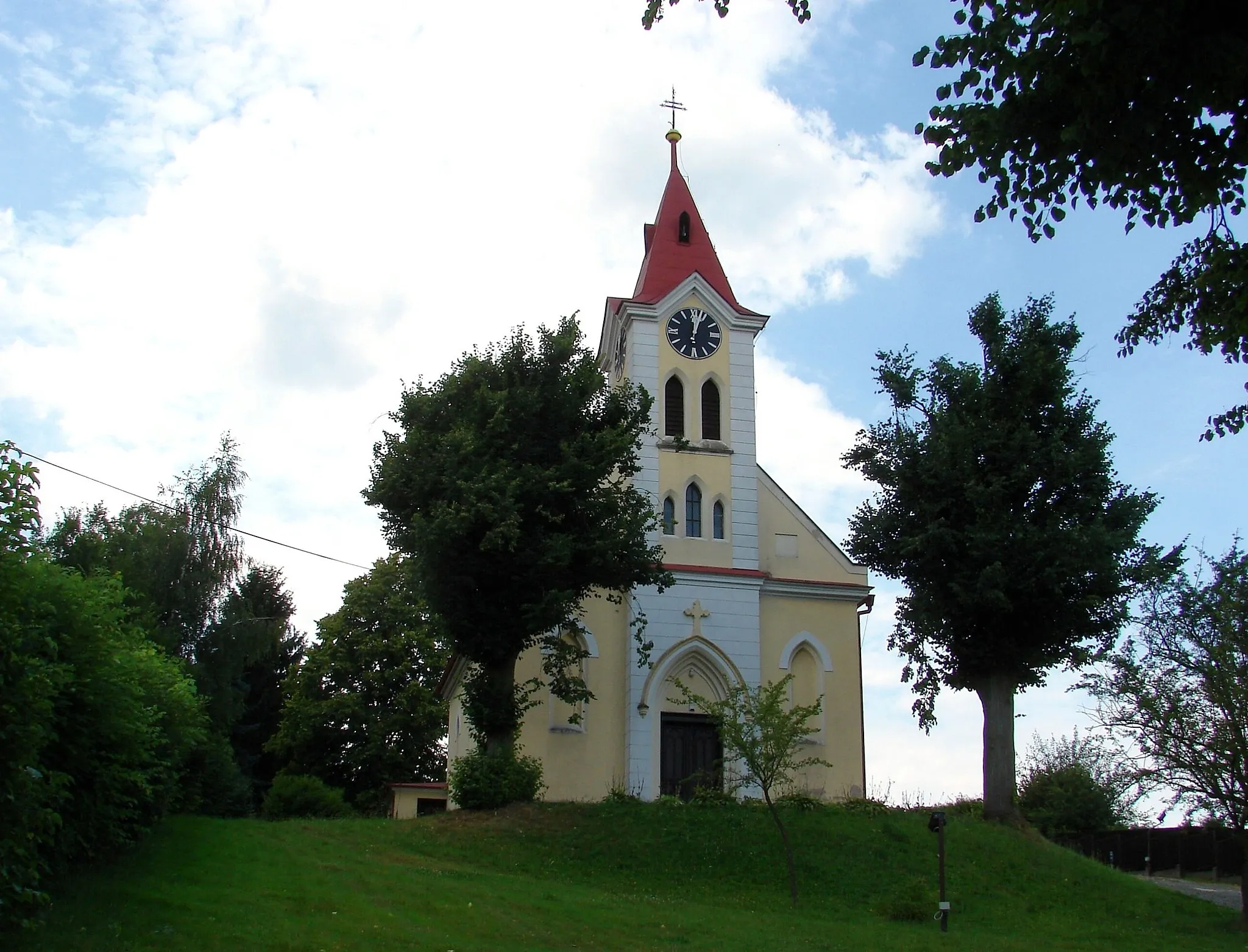 Photo showing: Kostel v Ohnišově, jedna z dominant obce.