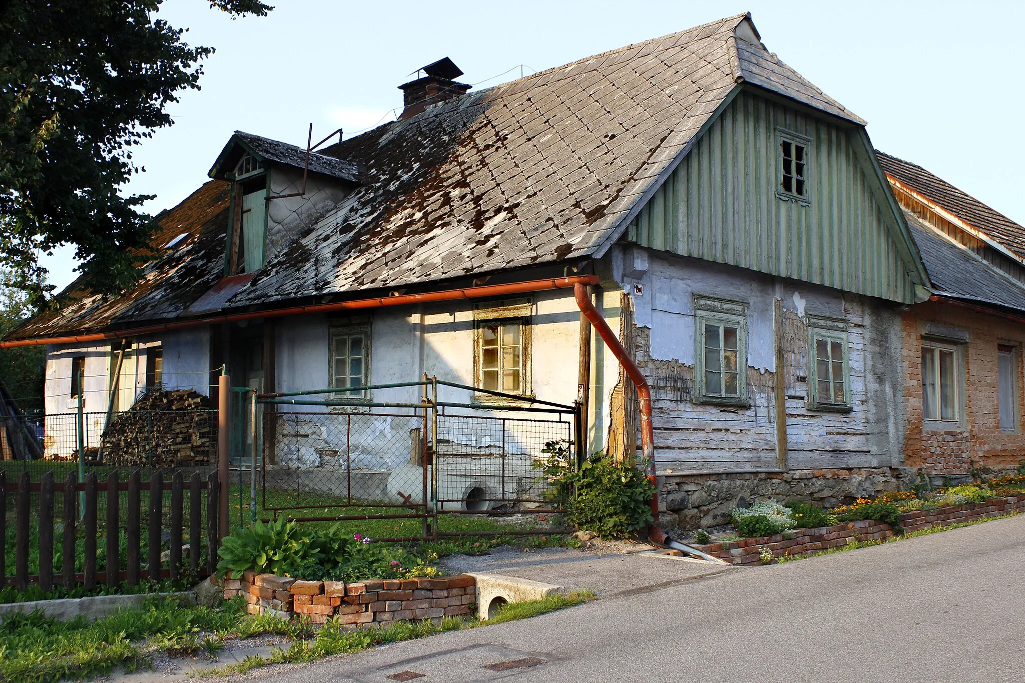 Photo showing: Old house in Liberk, Czech Republic