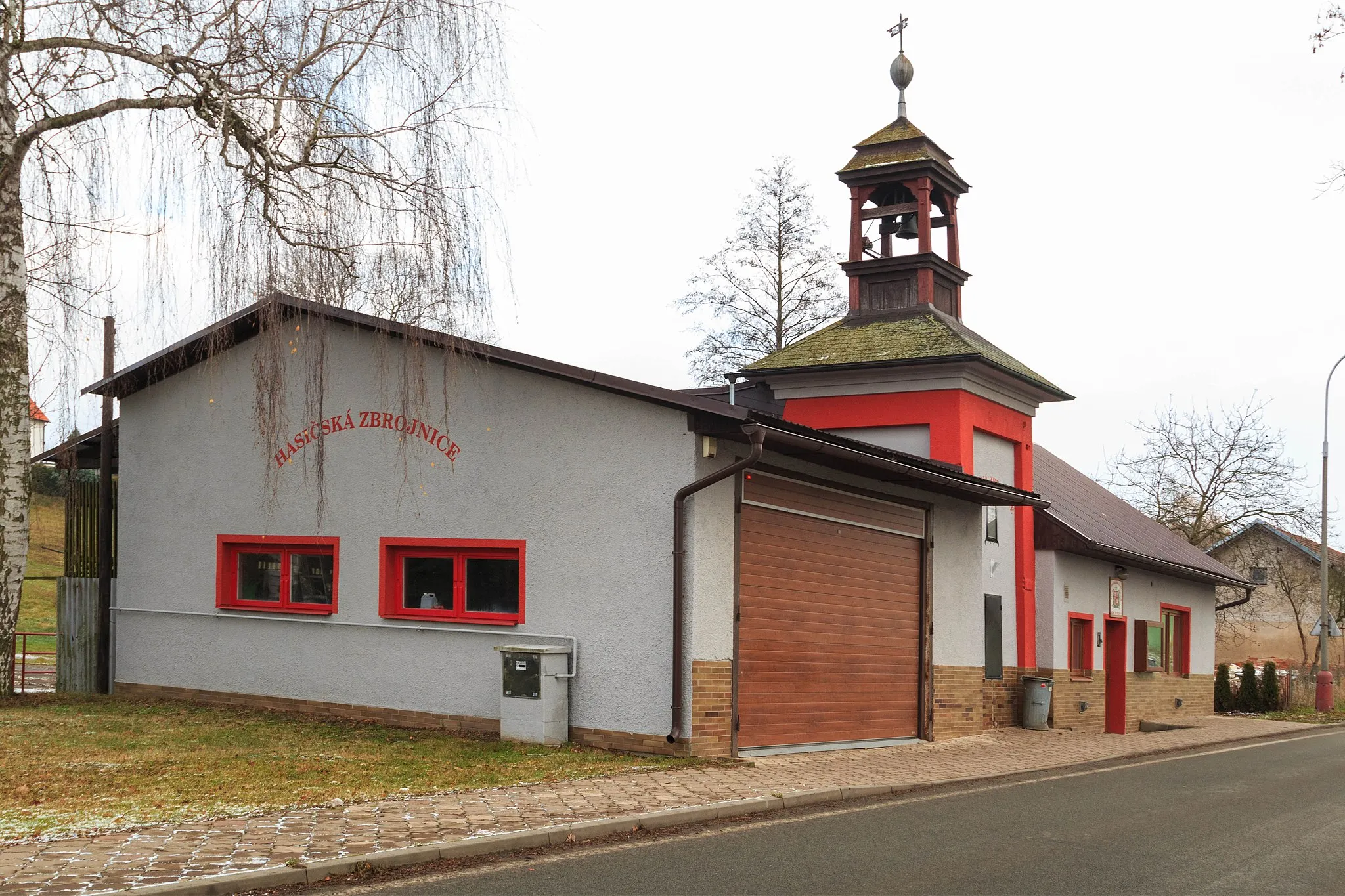 Photo showing: Tutleky - hasičská zbrojnice

This file was created as a part of the photographic program of Wikimedia Czech Republic. Project: Foto českých obcí The program supports Wikimedia Commons photographers in the Czech Republic.