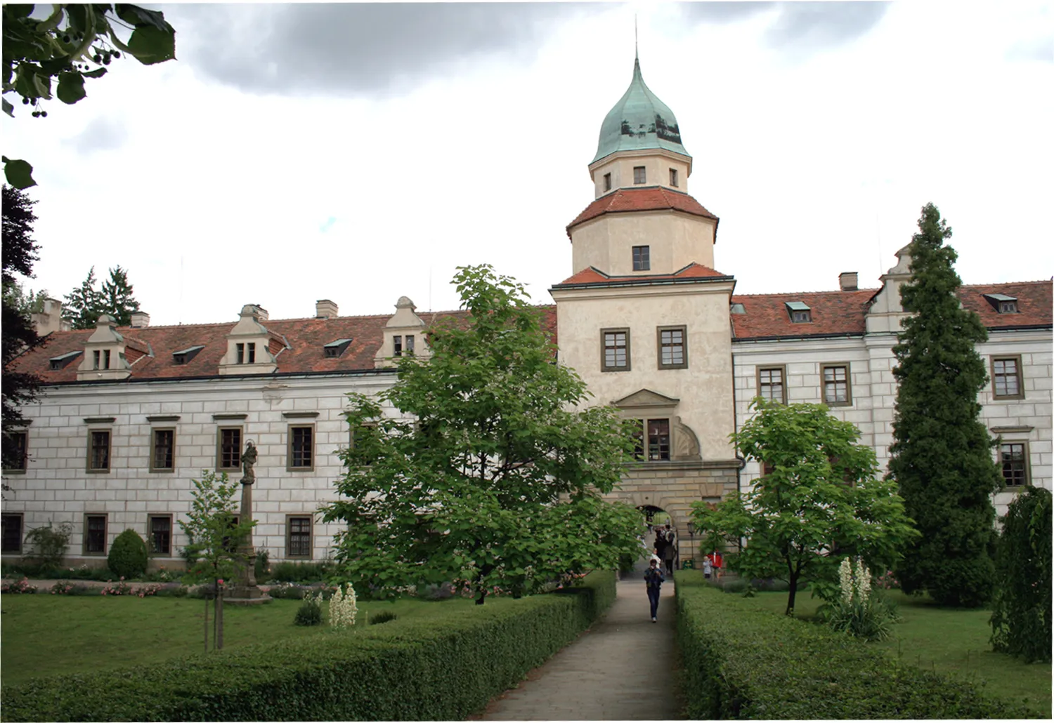 Photo showing: Častolovice castle, east Bohemia, Czech republic
zámek Častolovice, východní Čechy
photo July 2007

Author= Karelj