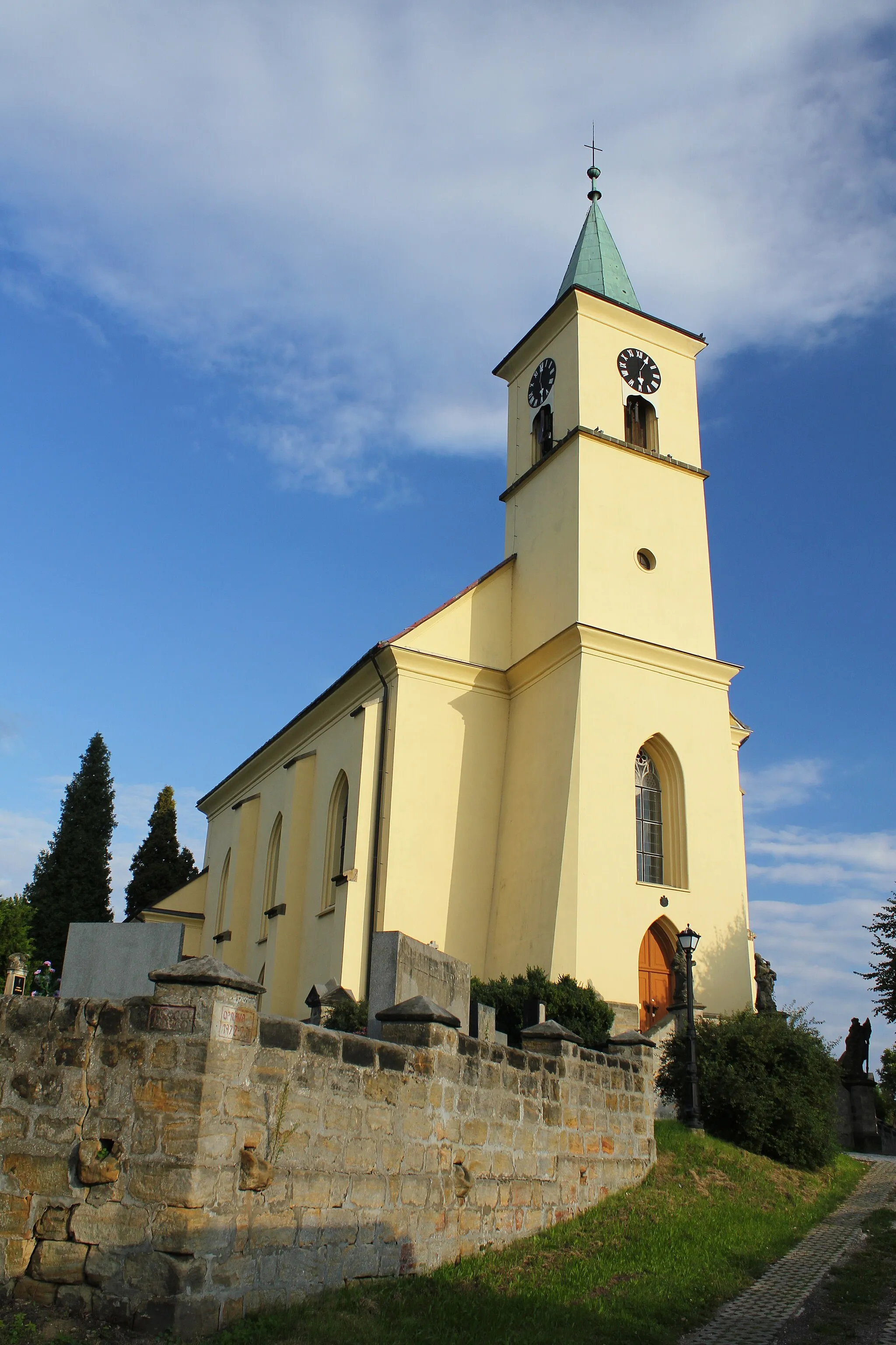 Photo showing: Kostel sv. Filipa a sv. Jakuba, Všeň