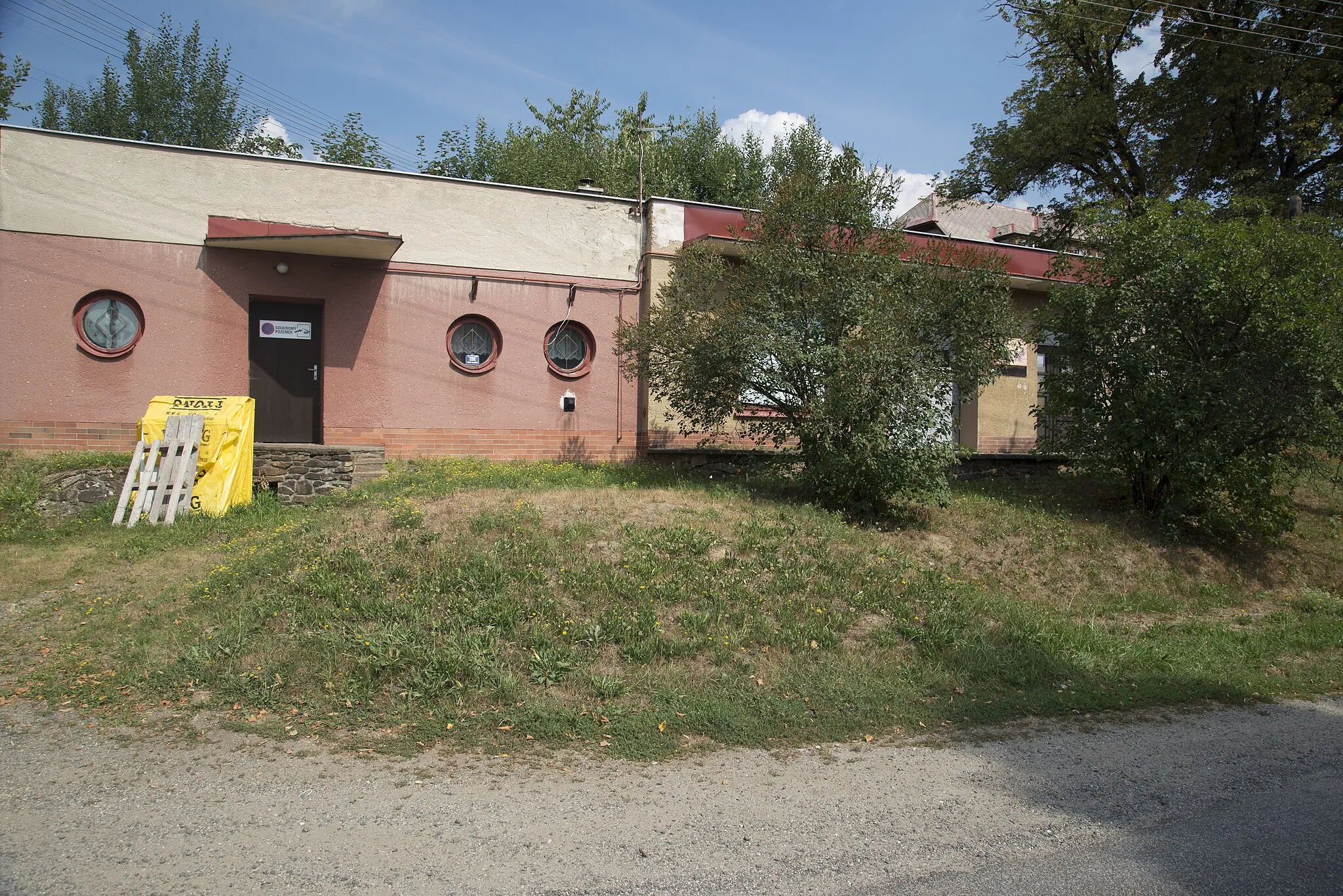 Photo showing: Former shop, Sklenařice, village, part of the city Vysoké nad Jizerou, Semily district, Liberec Region